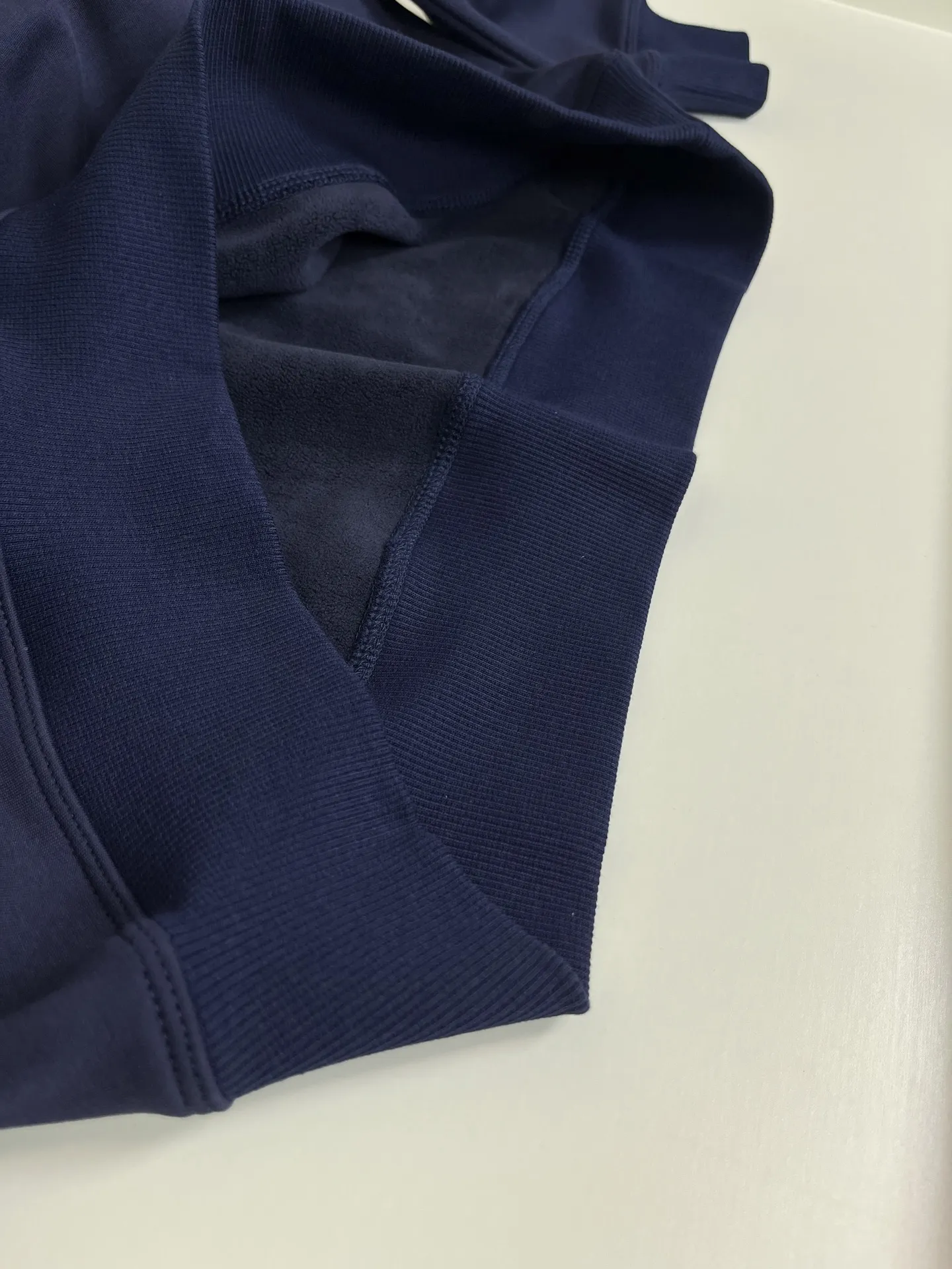 Moncler モンクレール 2025秋冬 ブルー 刺繍ロゴスウェット - 画像 (8)