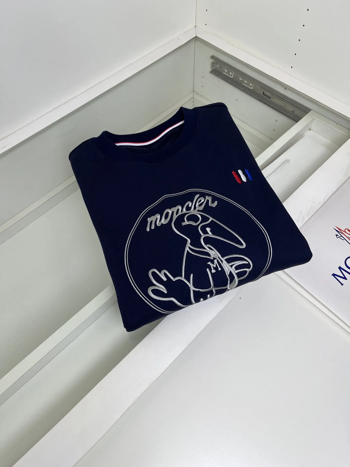 Moncler モンクレール 2025秋冬 ブルー 刺繍ロゴスウェット - 画像 (10)