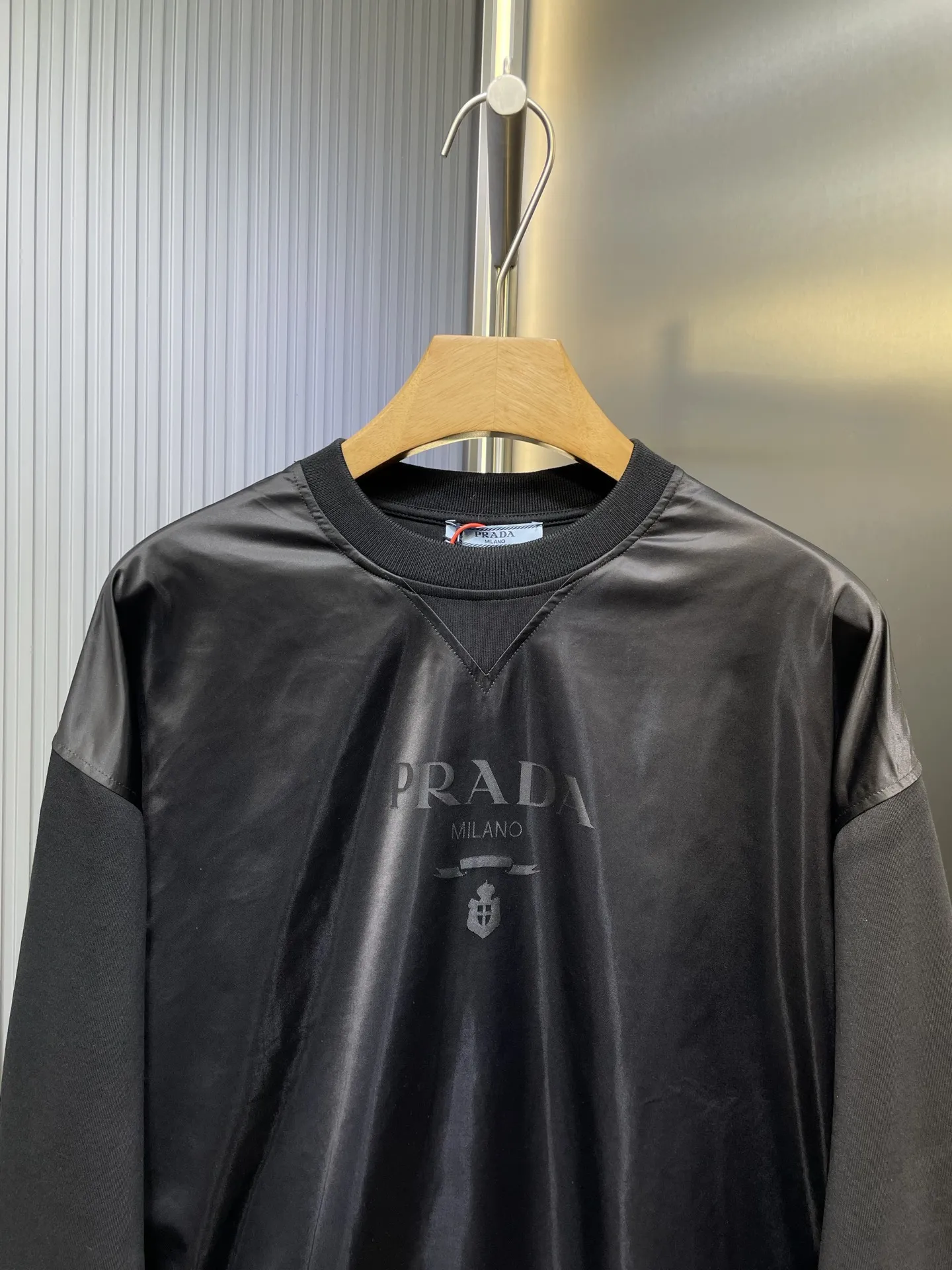 Prada Milano ブラック拼接スウェット - 画像 (3)