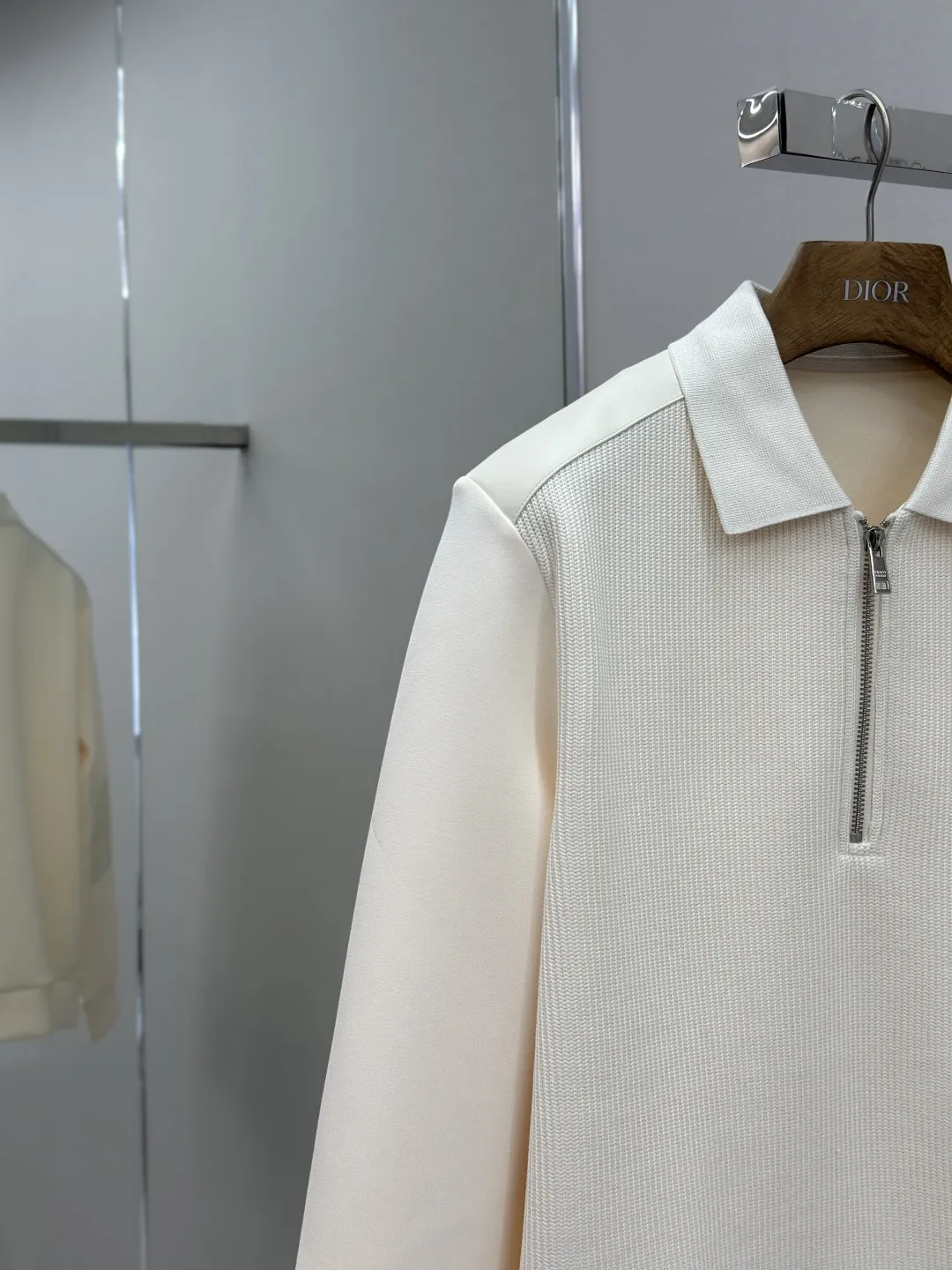 PRADA 25FW新しい秋冬ラペルセーター ホワイト ハーフジップデザイン - 画像 (6)