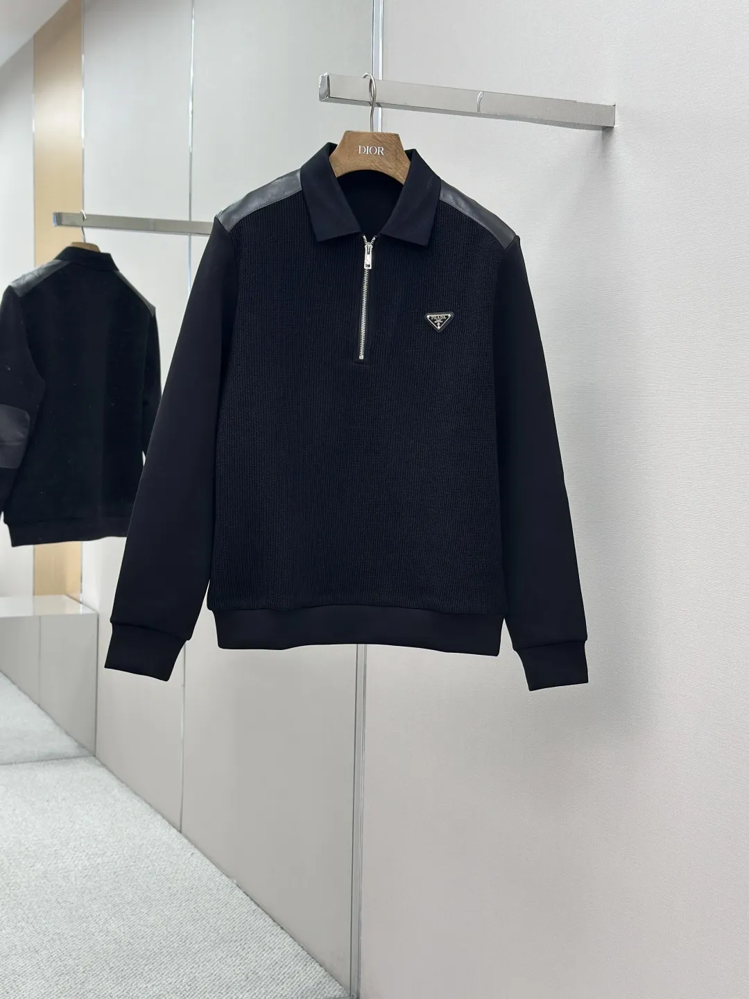 PRADA 25FW新作秋冬ブラックラペルセーター