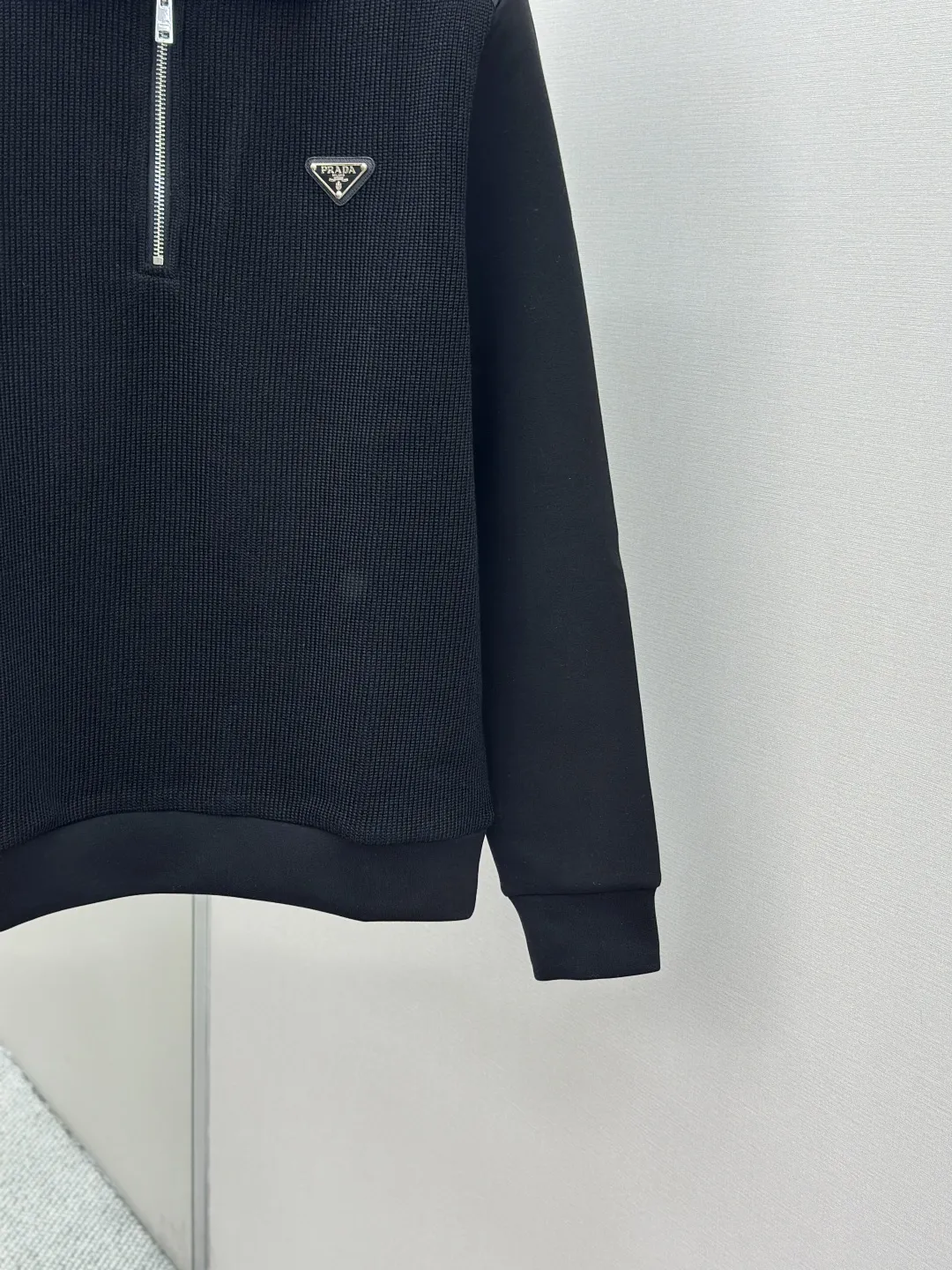 PRADA 25FW新作秋冬ブラックラペルセーター - 画像 (8)