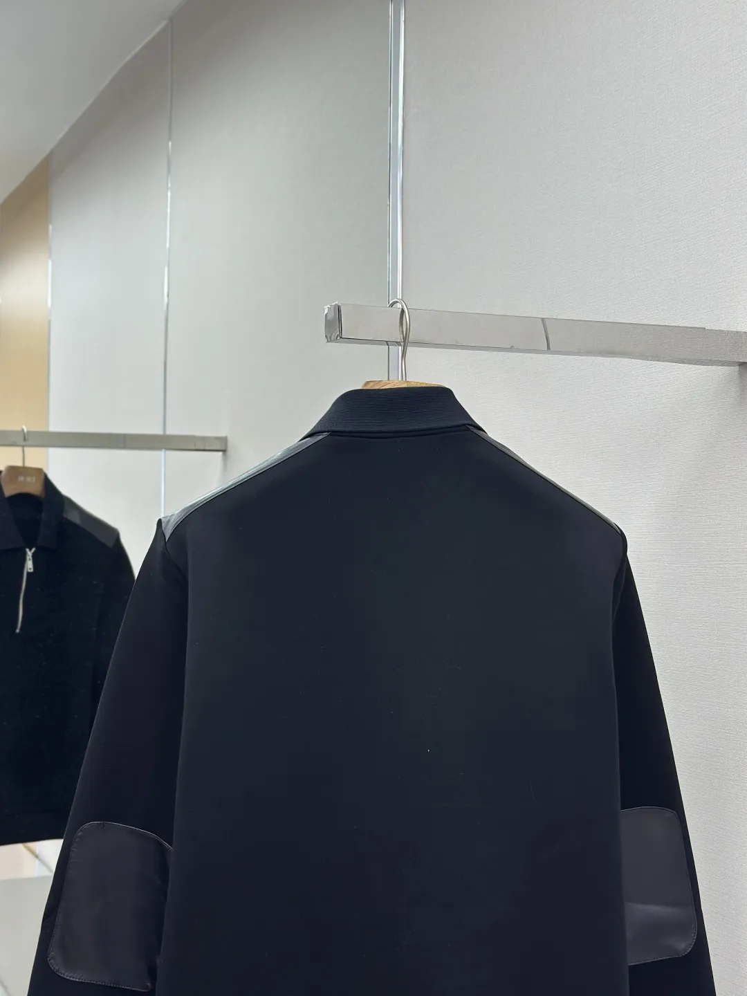 PRADA 25FW新作秋冬ブラックラペルセーター - 画像 (9)