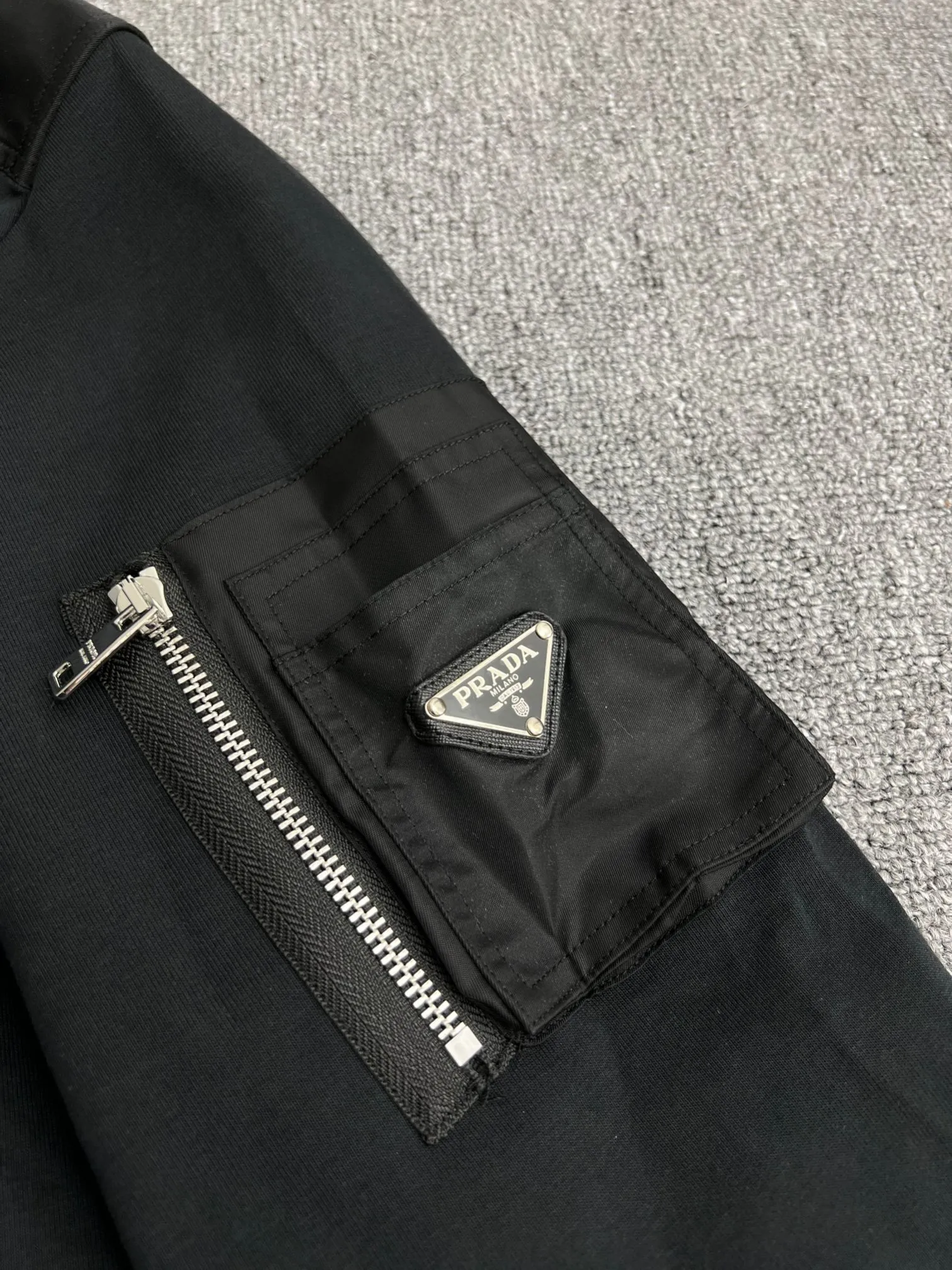 Prada プラダ ニロンポケットステッチ 黒 ウェア - 画像 (5)