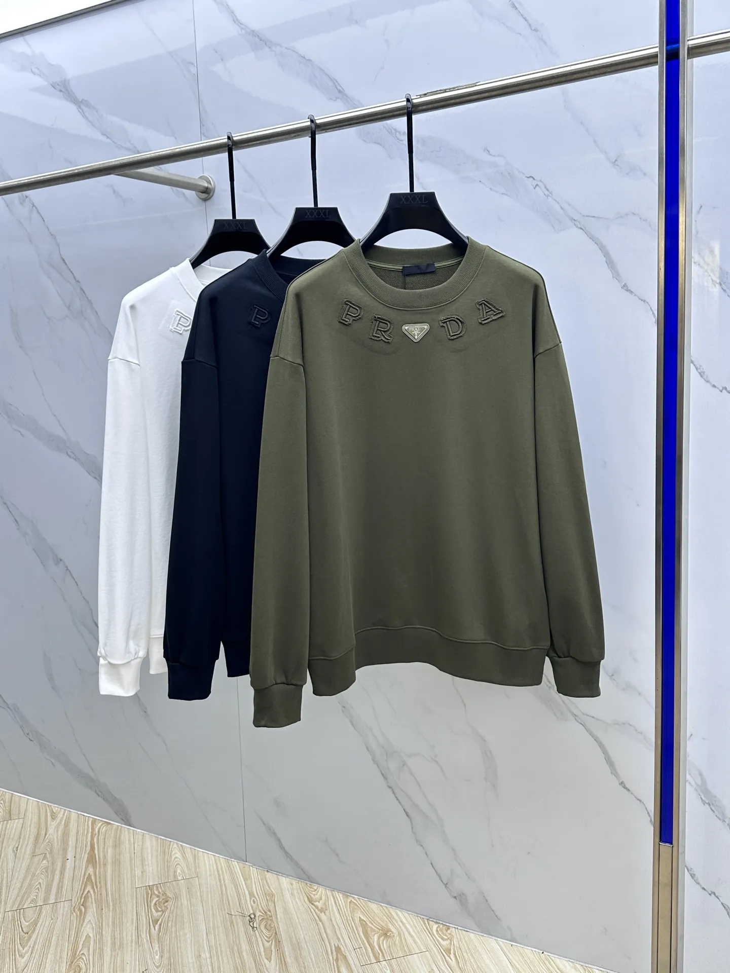 Prada 2025秋冬新品オリーブグリーン