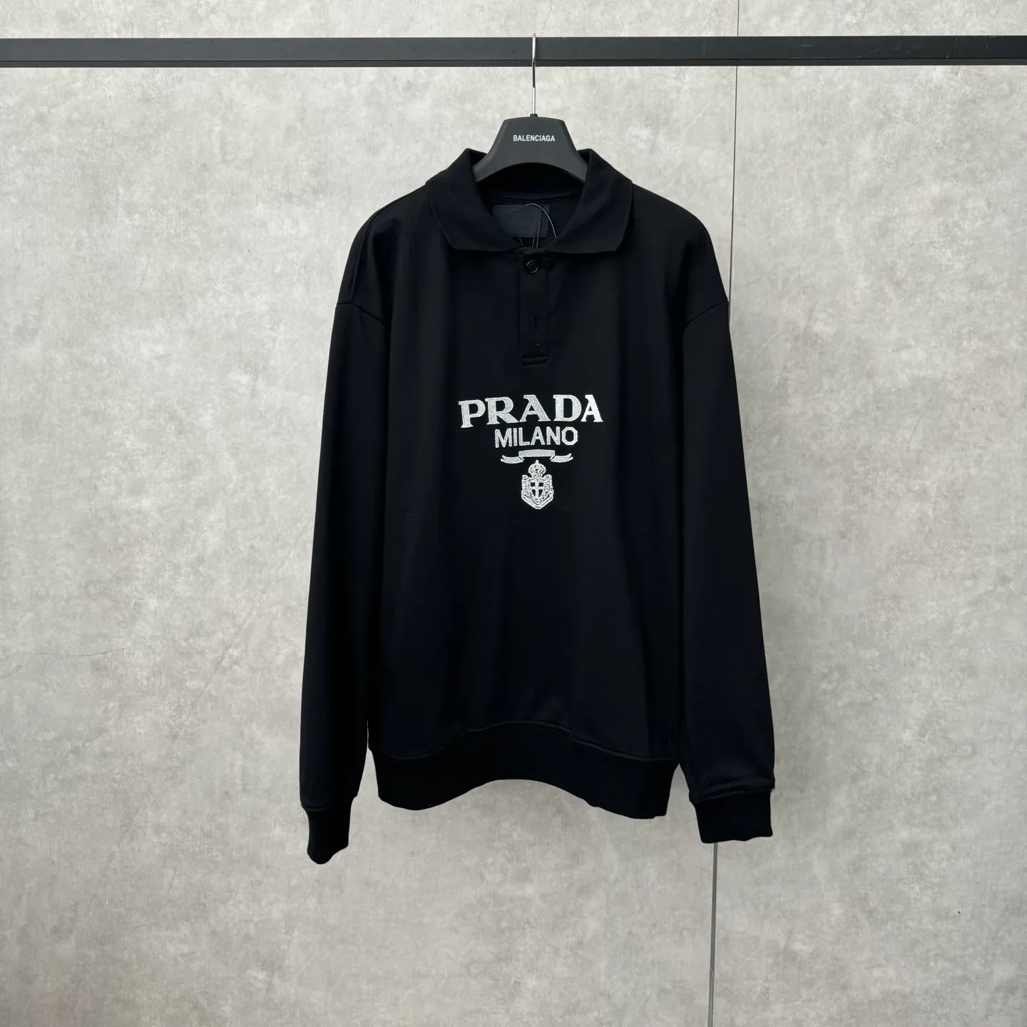 PRADA ブラック刺繍POLOスウェット