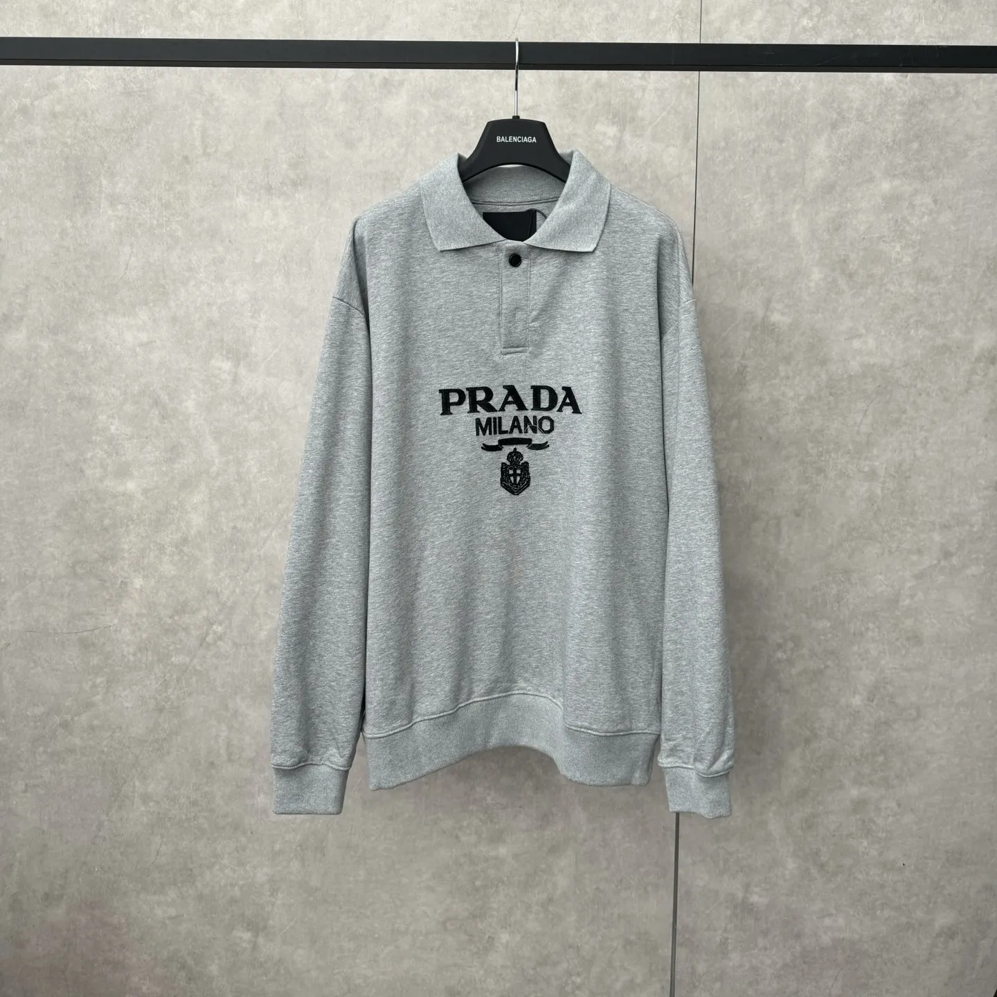 PRADA グレー刺繍POLOスウェットオーバーサイズ