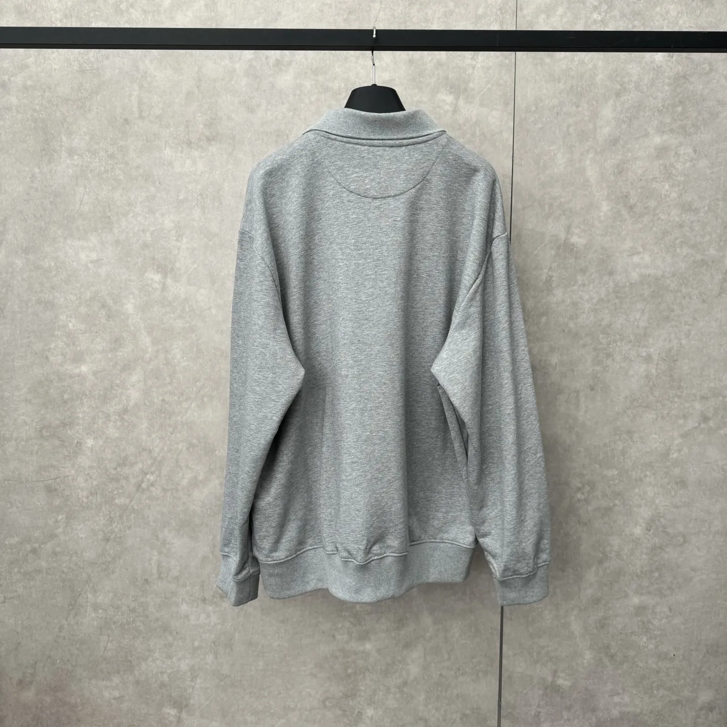 PRADA グレー刺繍POLOスウェットオーバーサイズ - 画像 (3)