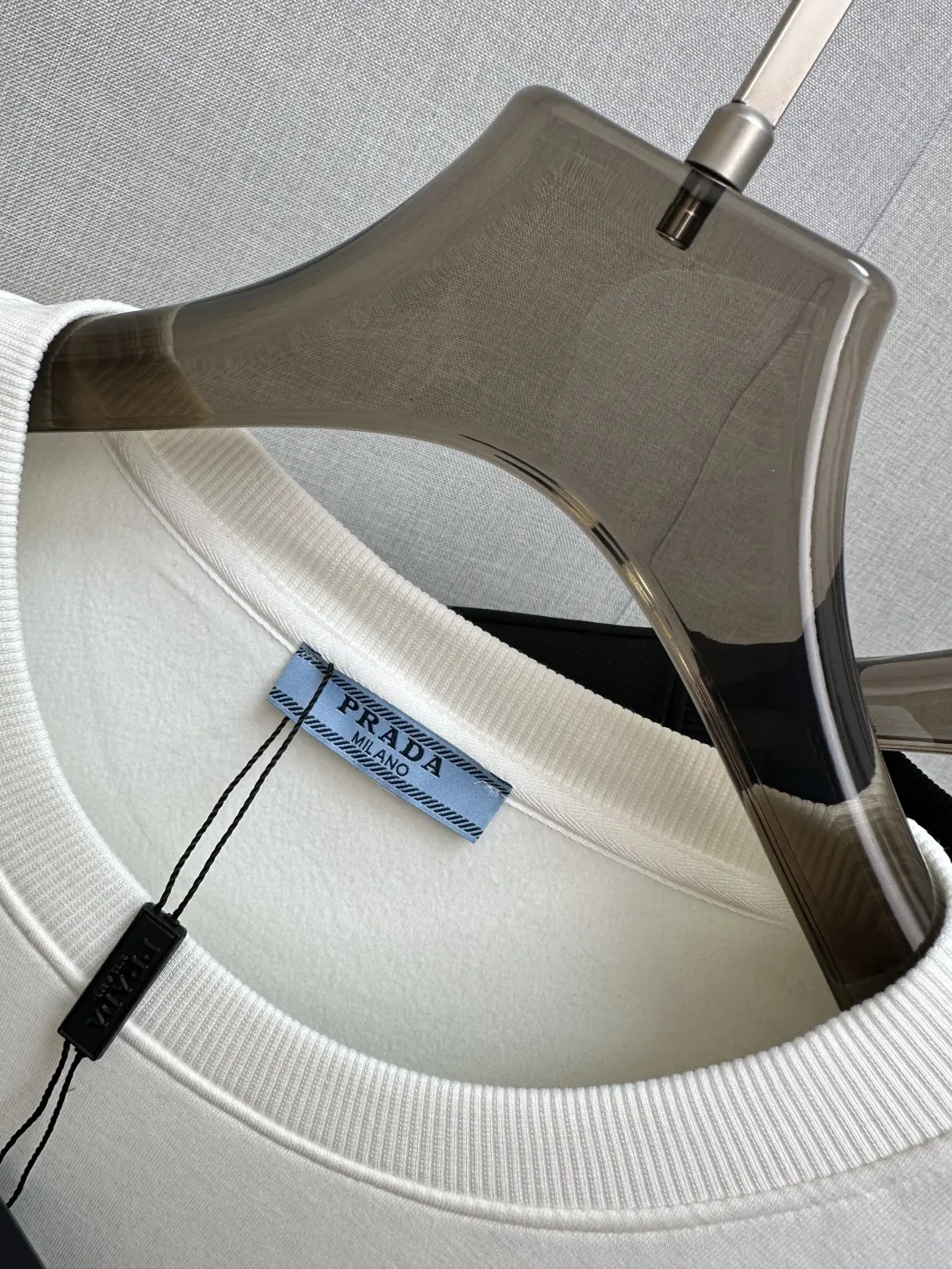 PRADA 2025秋冬の新作長袖スウェット - 画像 (4)