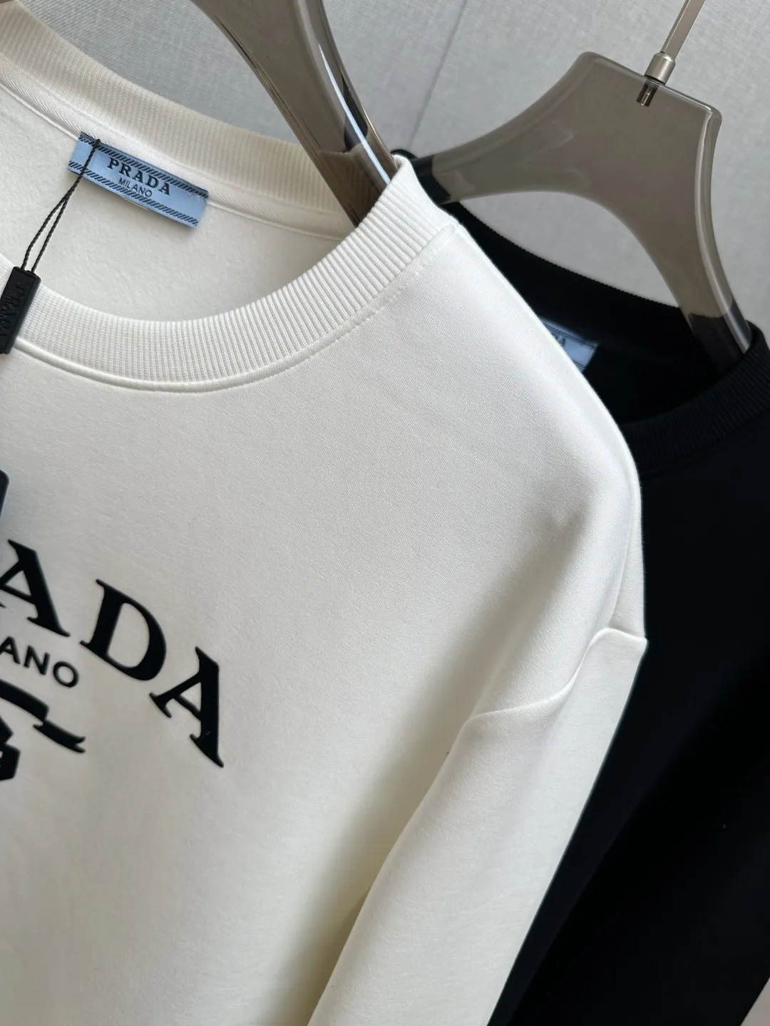 PRADA 2025秋冬の新作長袖スウェット - 画像 (5)