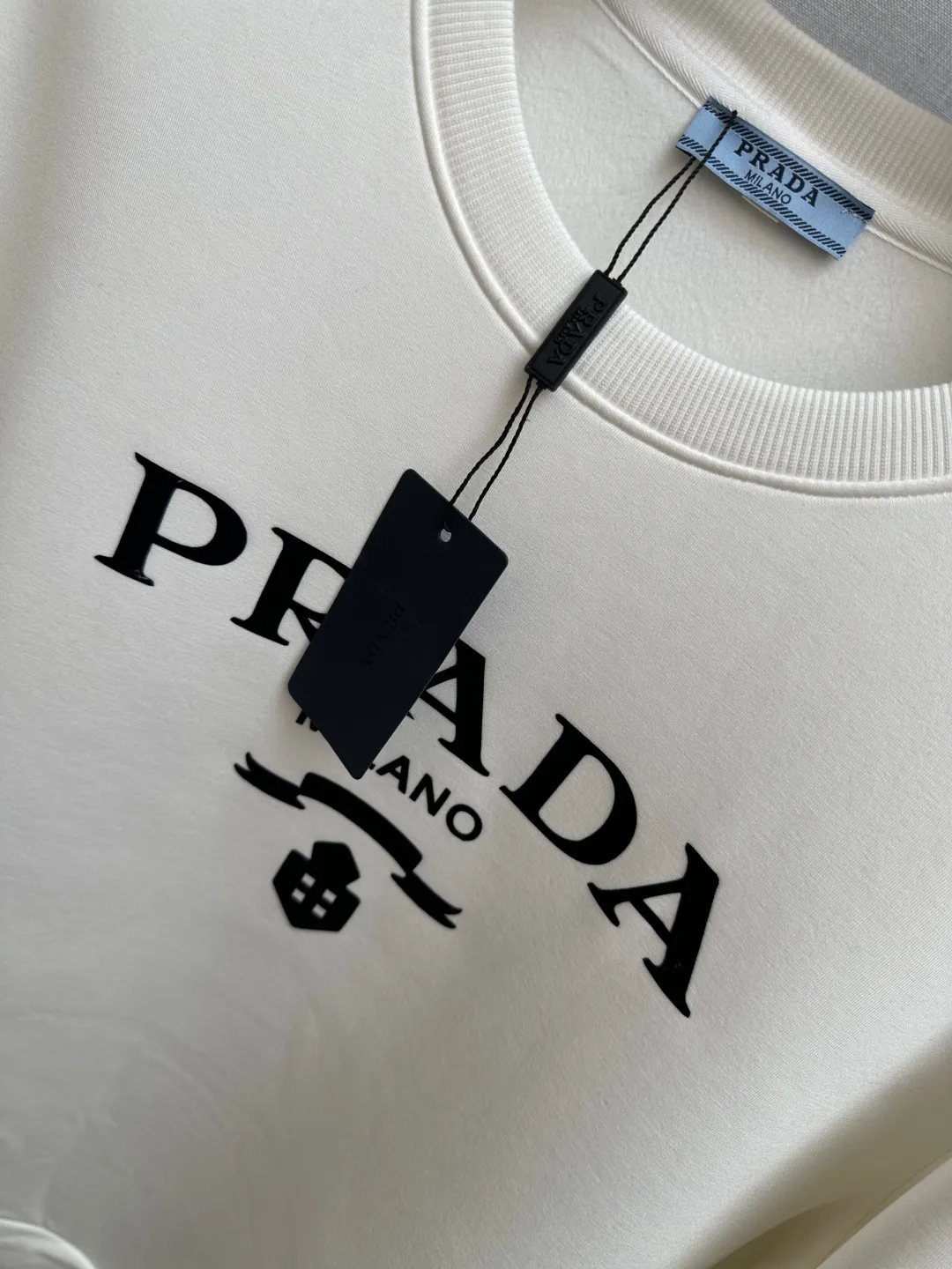 PRADA 2025秋冬の新作長袖スウェット - 画像 (6)