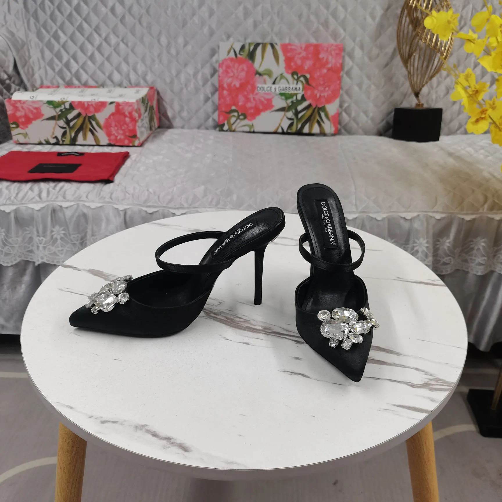 Dolce&Gabbana新作黒スリッパクリスタルデザイン - 画像 (5)