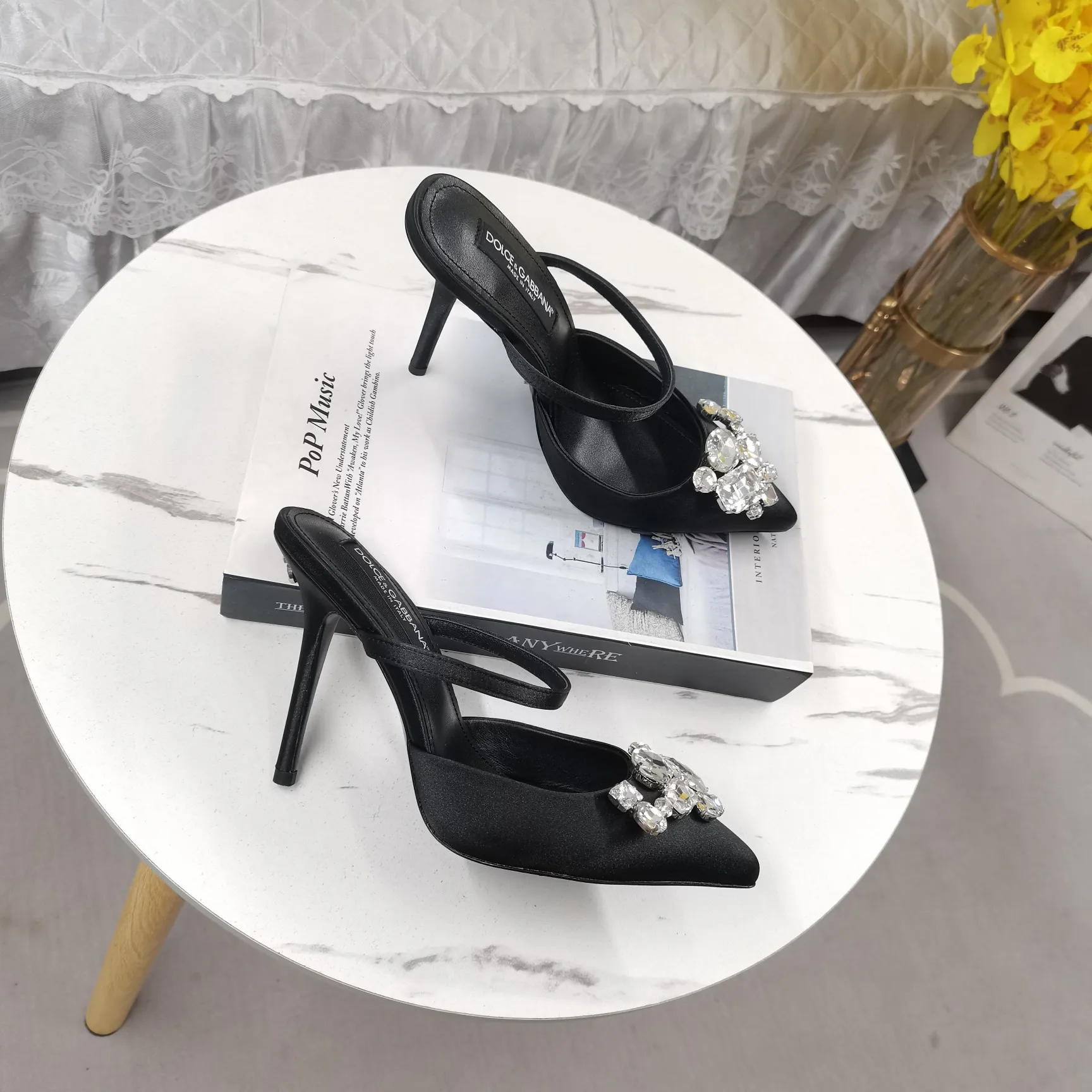 Dolce&Gabbana新作黒スリッパクリスタルデザイン - 画像 (6)