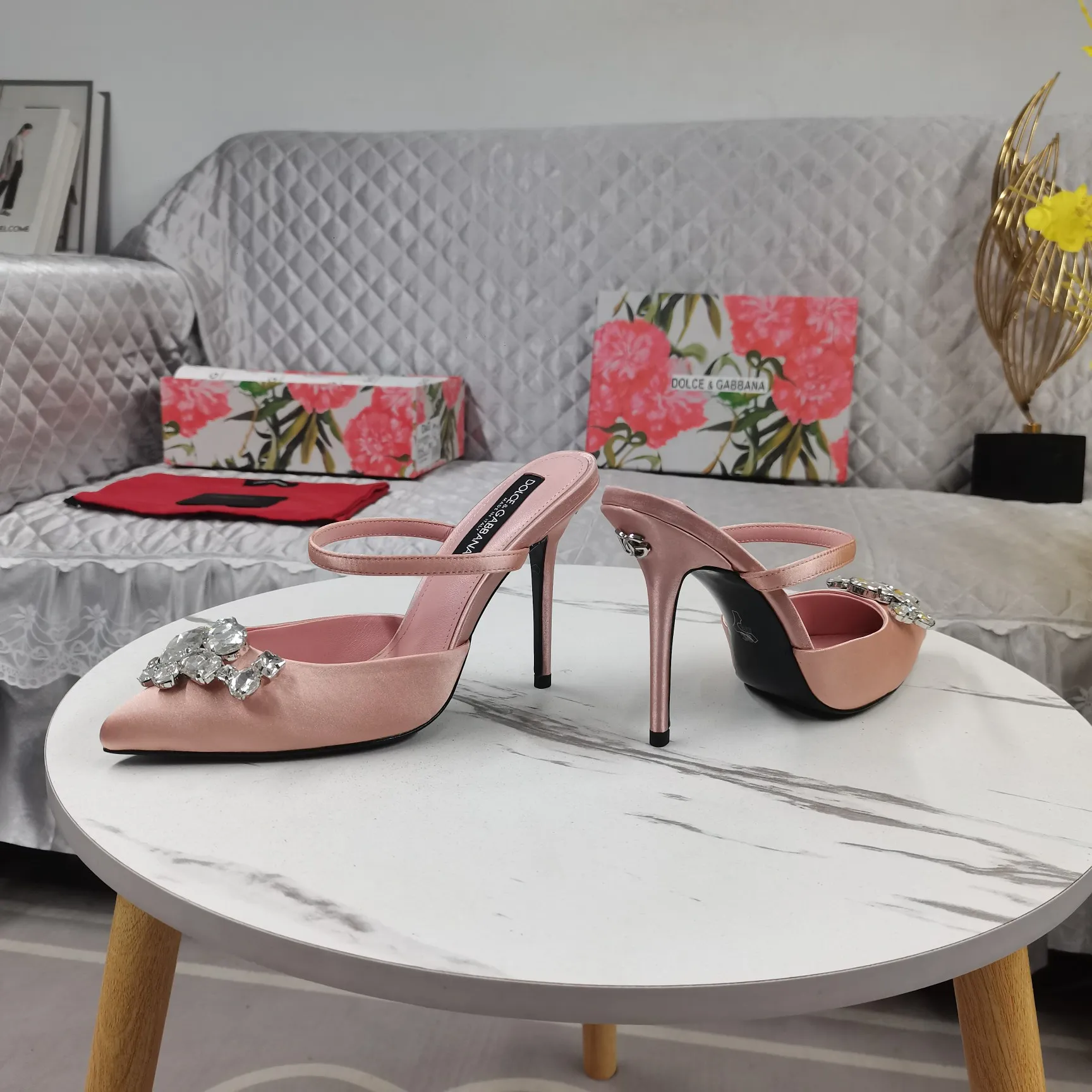 Dolce&Gabbana ピンクスリッパ 新作リボンデザイン - 画像 (6)