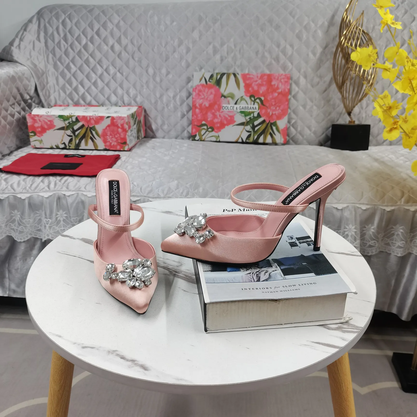 Dolce&Gabbana ピンクスリッパ 新作リボンデザイン - 画像 (7)