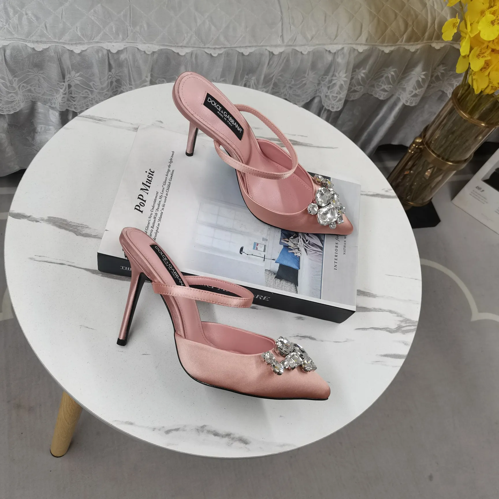 Dolce&Gabbana ピンクスリッパ 新作リボンデザイン - 画像 (9)