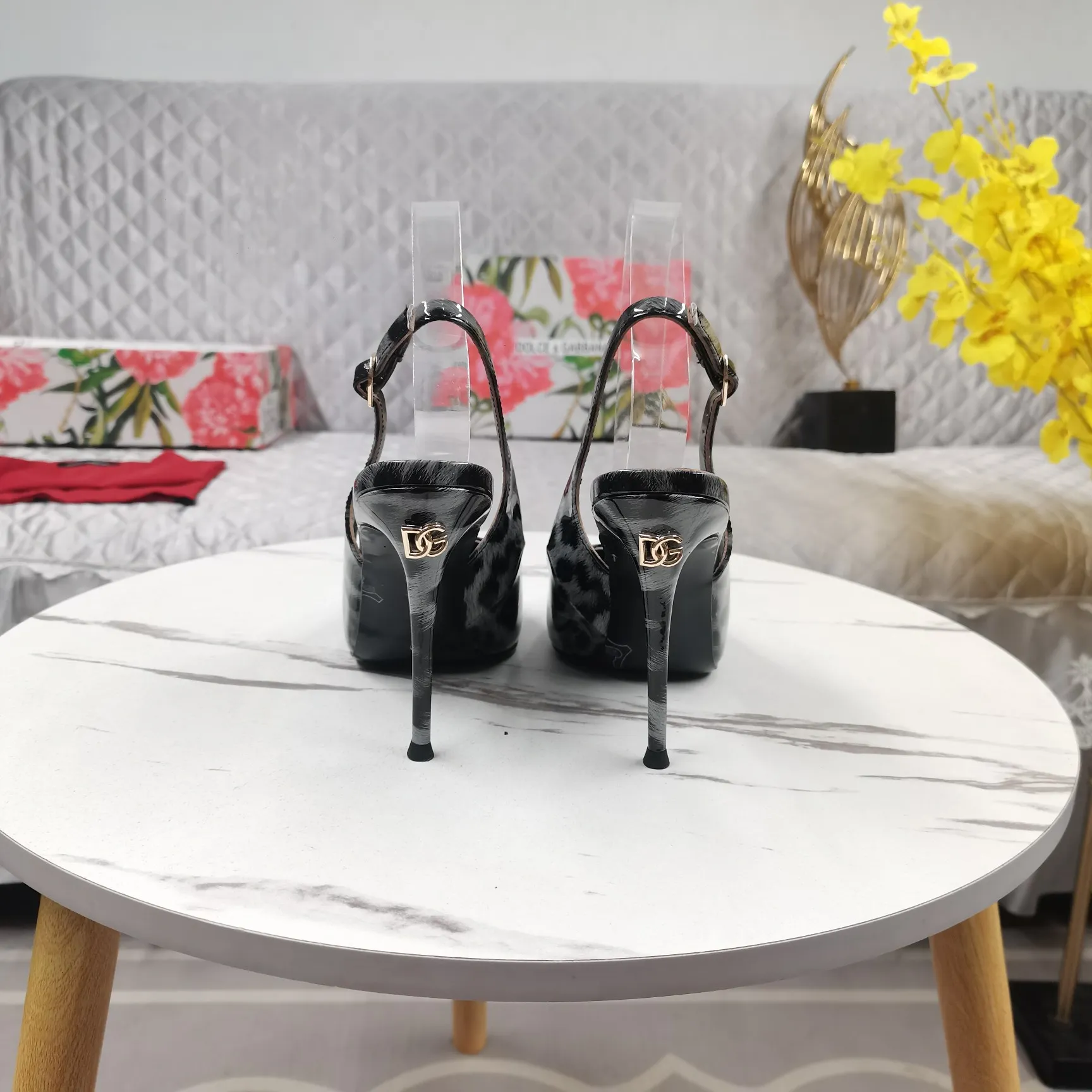 Dolce&Gabbana グレーヒョウ柄ハイヒールサンダル新作 - 画像 (4)