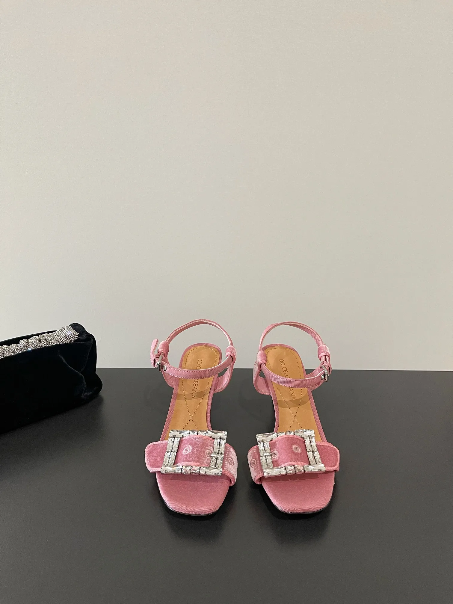 Dolce&Gabbana ピンクシルクベルベットサンダル