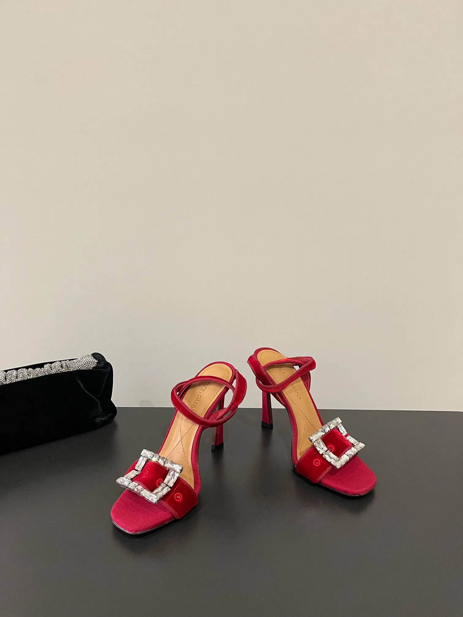 D&GGiuseppeZanottiレッドシルクサンダル新作 - 画像 (4)