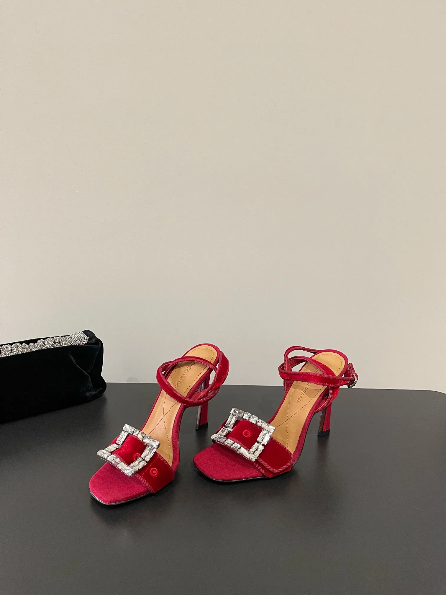 D&GGiuseppeZanottiレッドシルクサンダル新作 - 画像 (5)