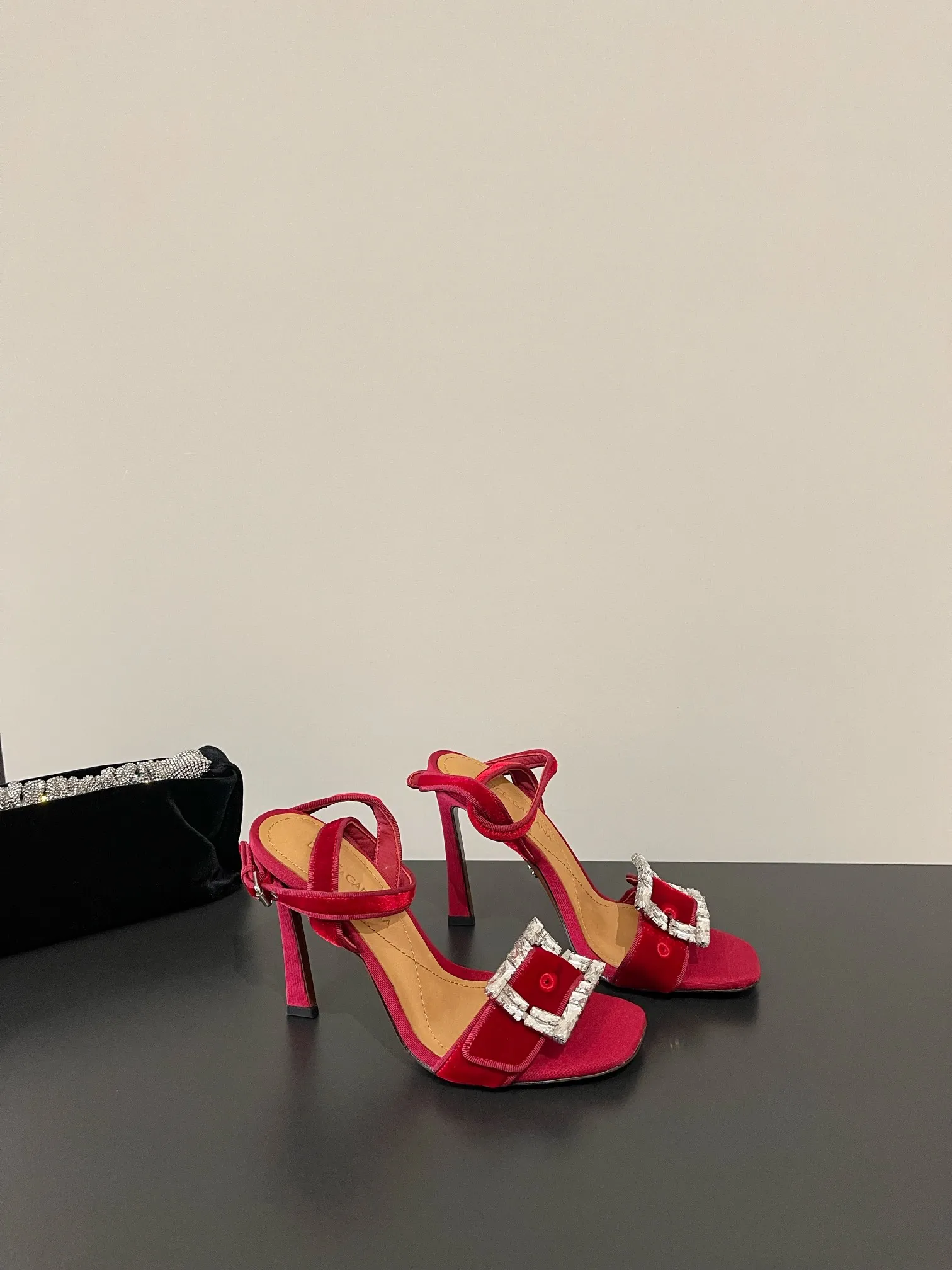 D&GGiuseppeZanottiレッドシルクサンダル新作 - 画像 (6)