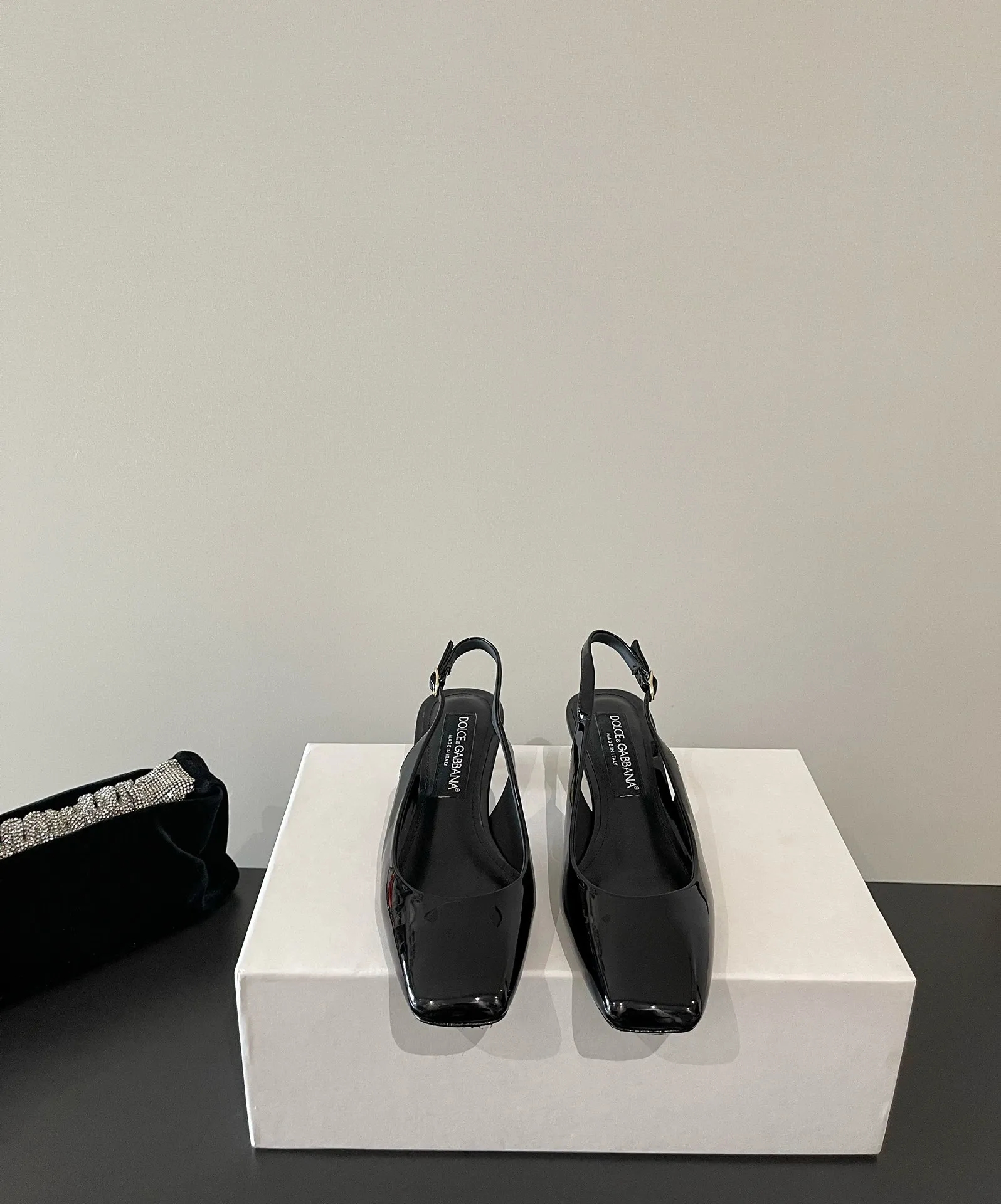 D&Gドゥガッバーナ黒四角い頭ローファー新作