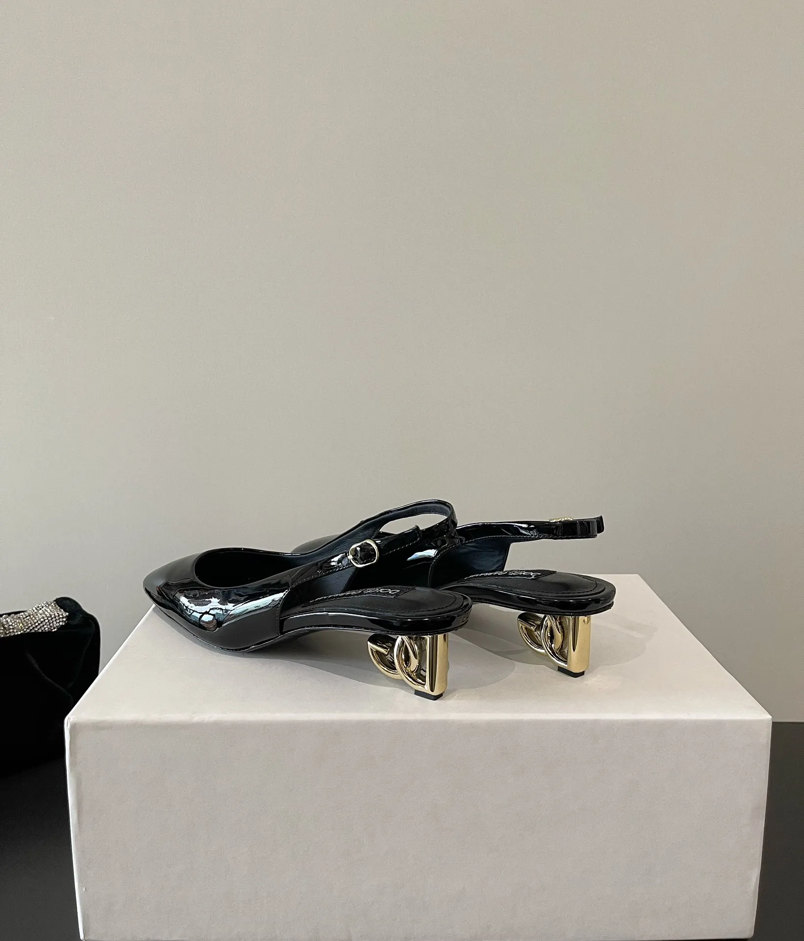 D&Gドゥガッバーナ黒四角い頭ローファー新作 - 画像 (7)