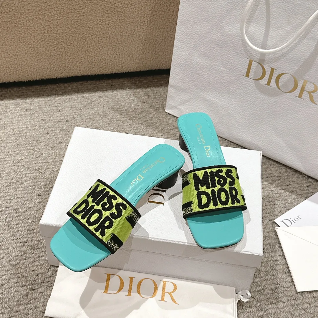 Christian Dior ミスディオール 青 スリッパ 2024新作 - 画像 (4)