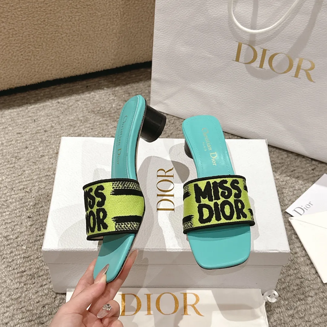 Christian Dior ミスディオール 青 スリッパ 2024新作 - 画像 (6)