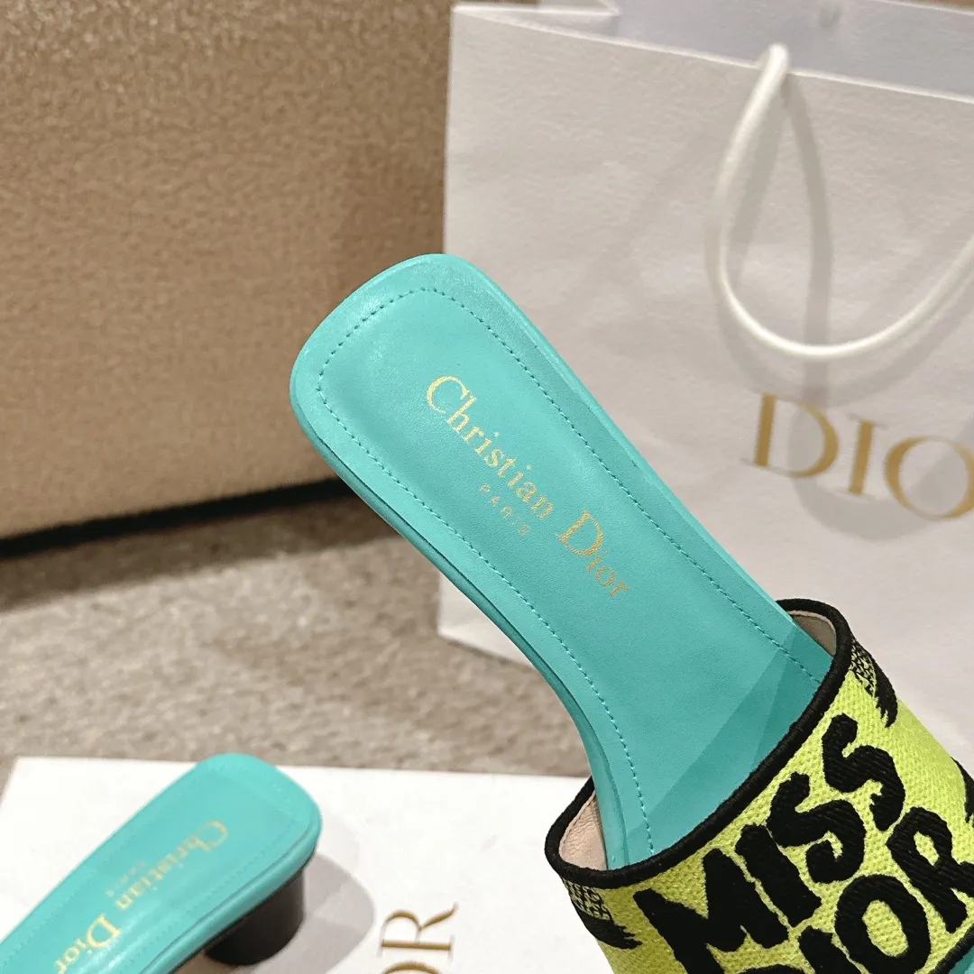 Christian Dior ミスディオール 青 スリッパ 2024新作 - 画像 (9)