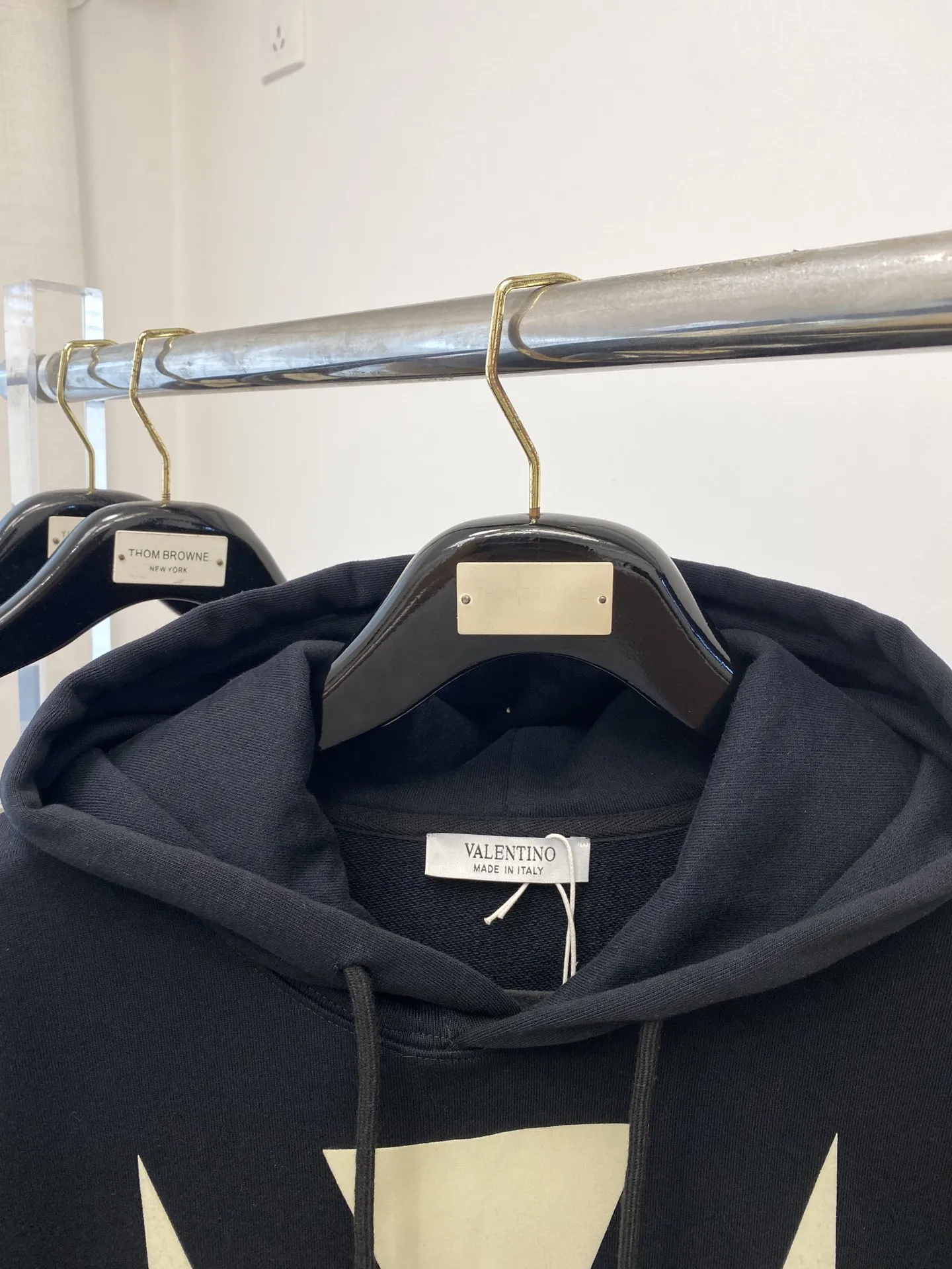 ジジハディッドヴァレンティノ黒新作パーカー - 画像 (3)