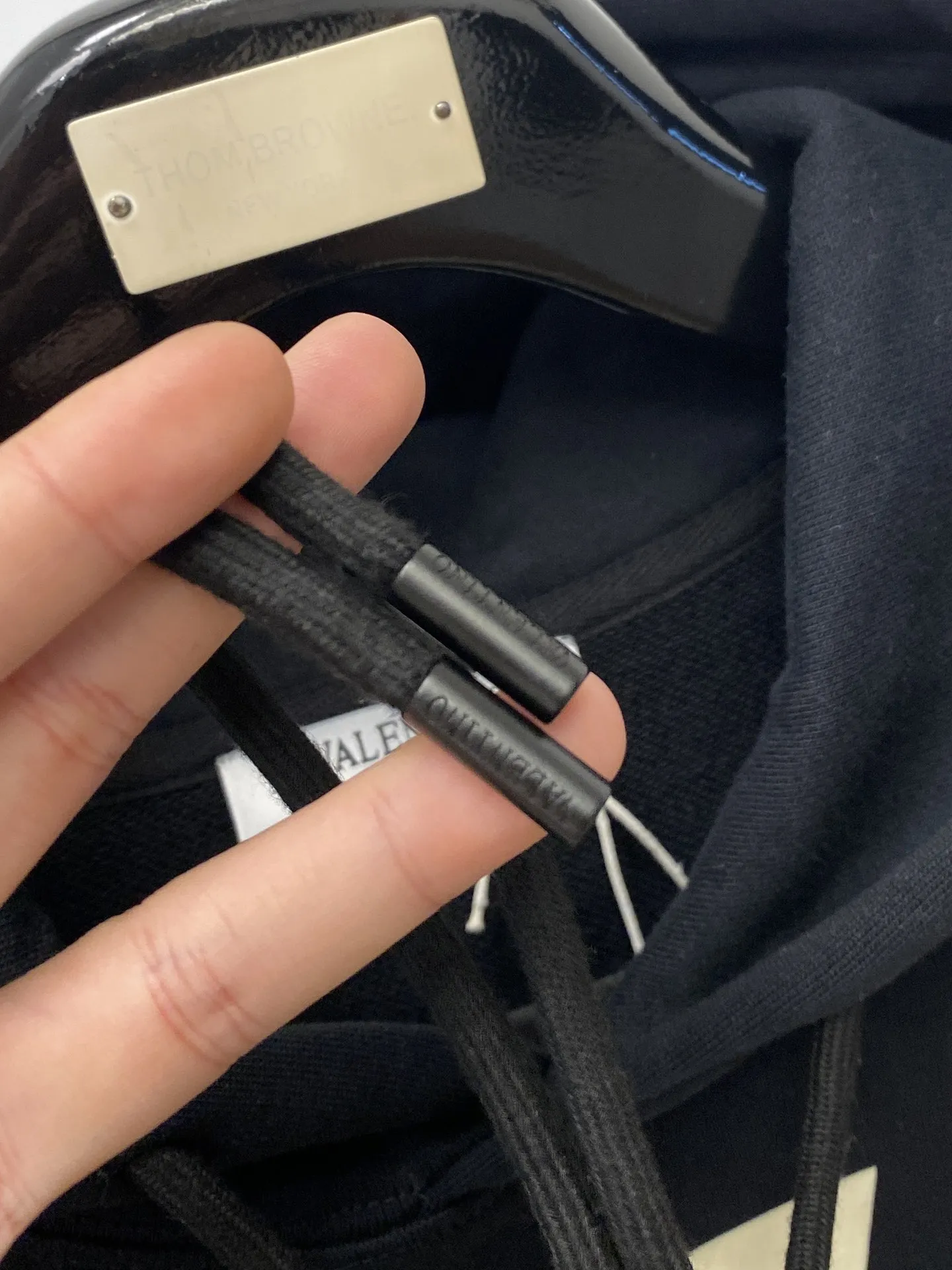 ジジハディッドヴァレンティノ黒新作パーカー - 画像 (6)