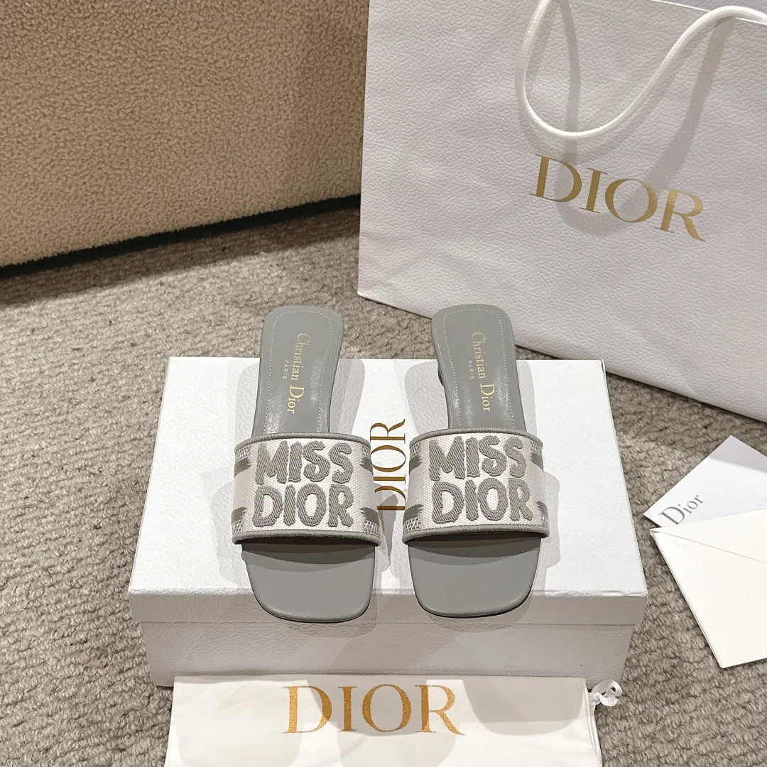 Christian Dior グレースリッパ 新作2024