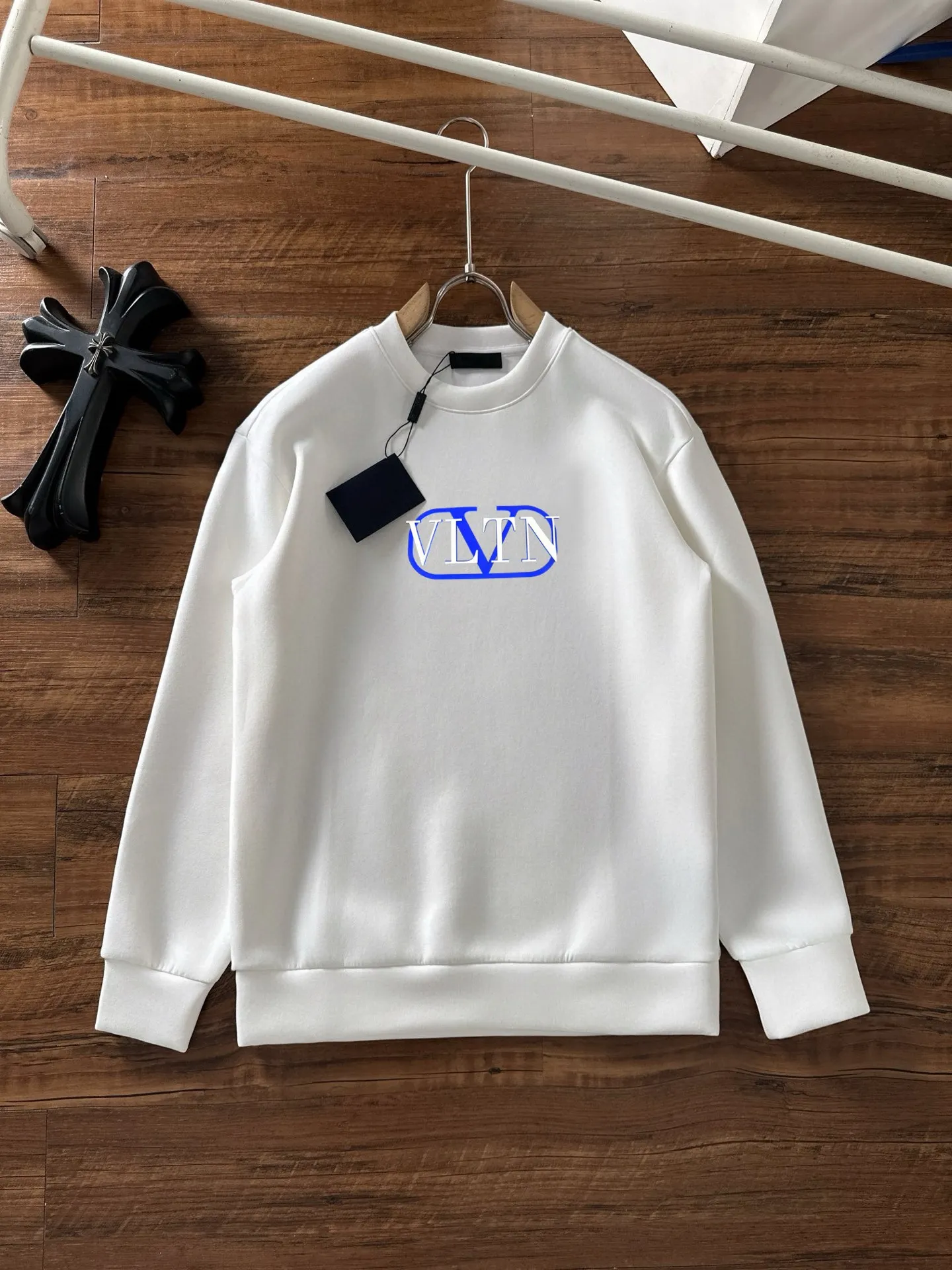 ヴァレンティノ黒ロゴスウェットシャツ - 画像 (3)