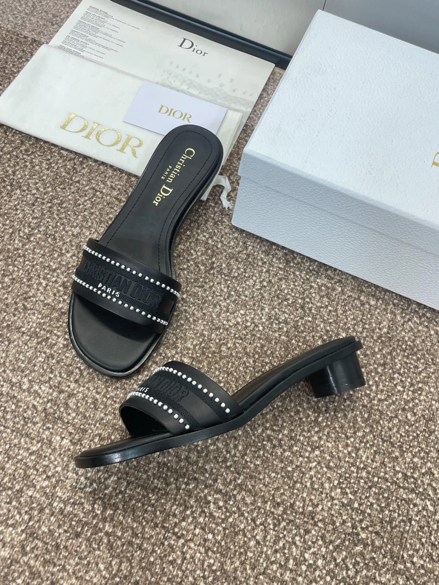 ディオール黒ビーチサンダル新作カラーマッチングパール - 画像 (5)