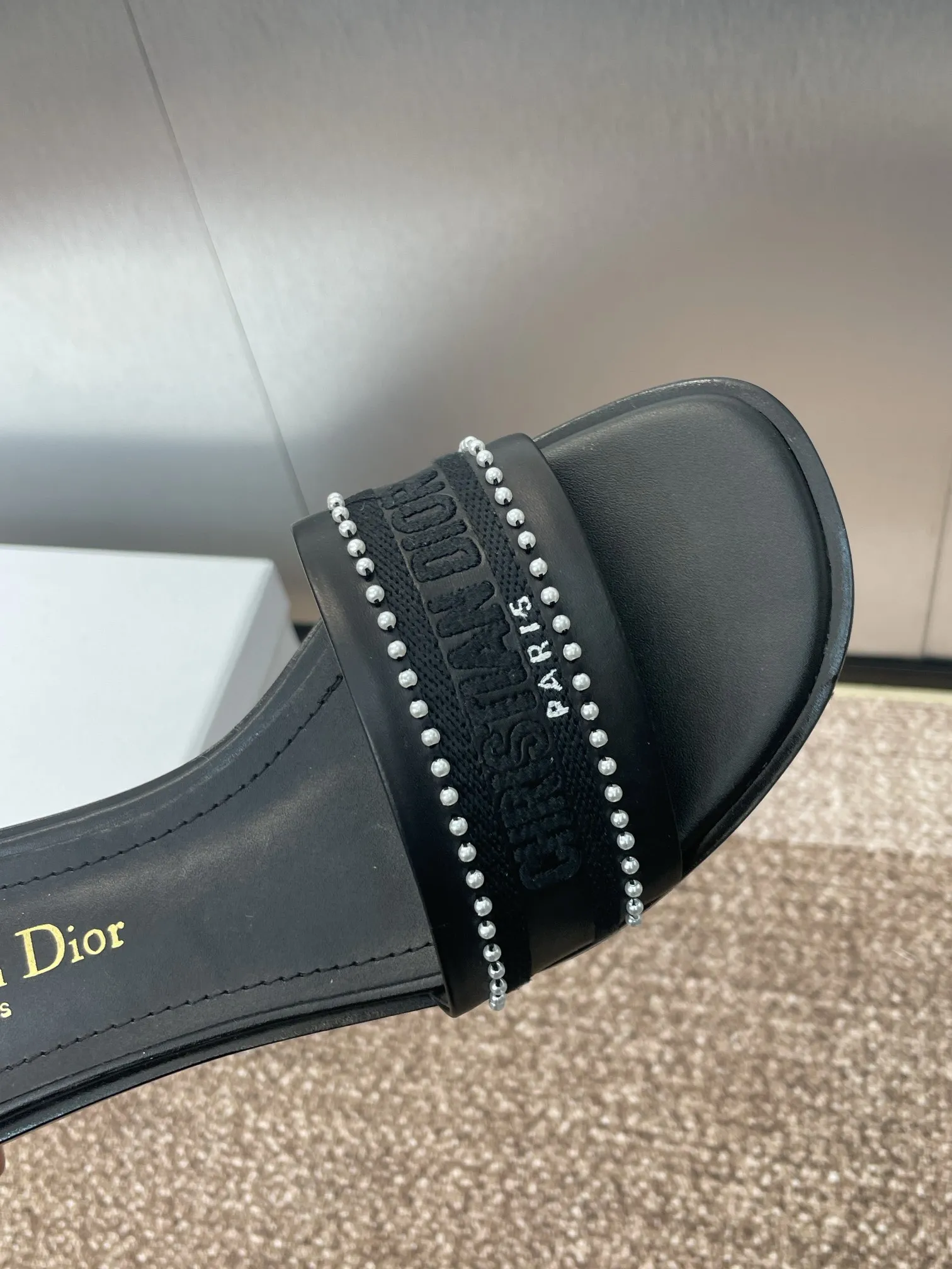 ディオール黒ビーチサンダル新作カラーマッチングパール - 画像 (8)