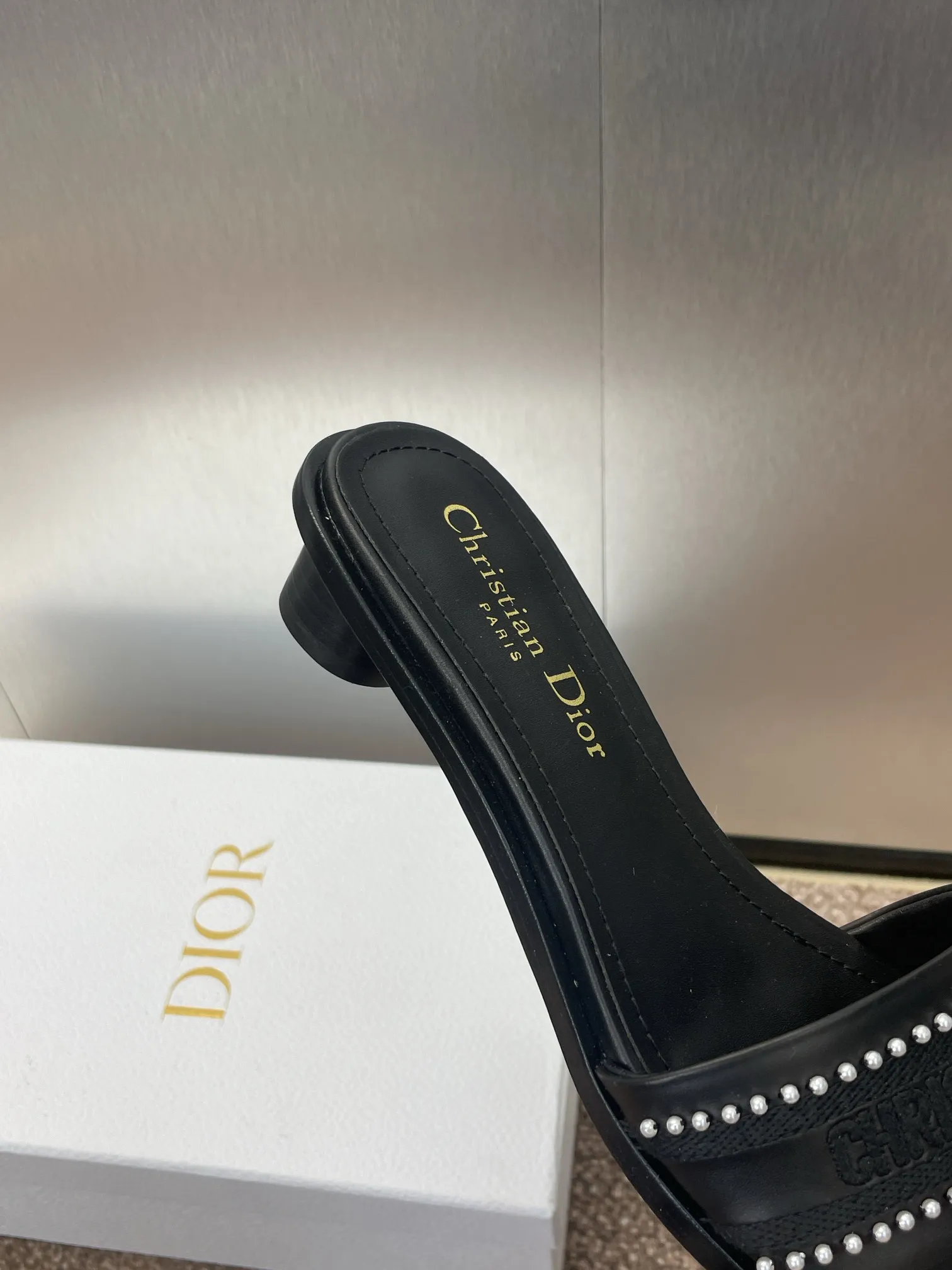 ディオール黒ビーチサンダル新作カラーマッチングパール - 画像 (9)
