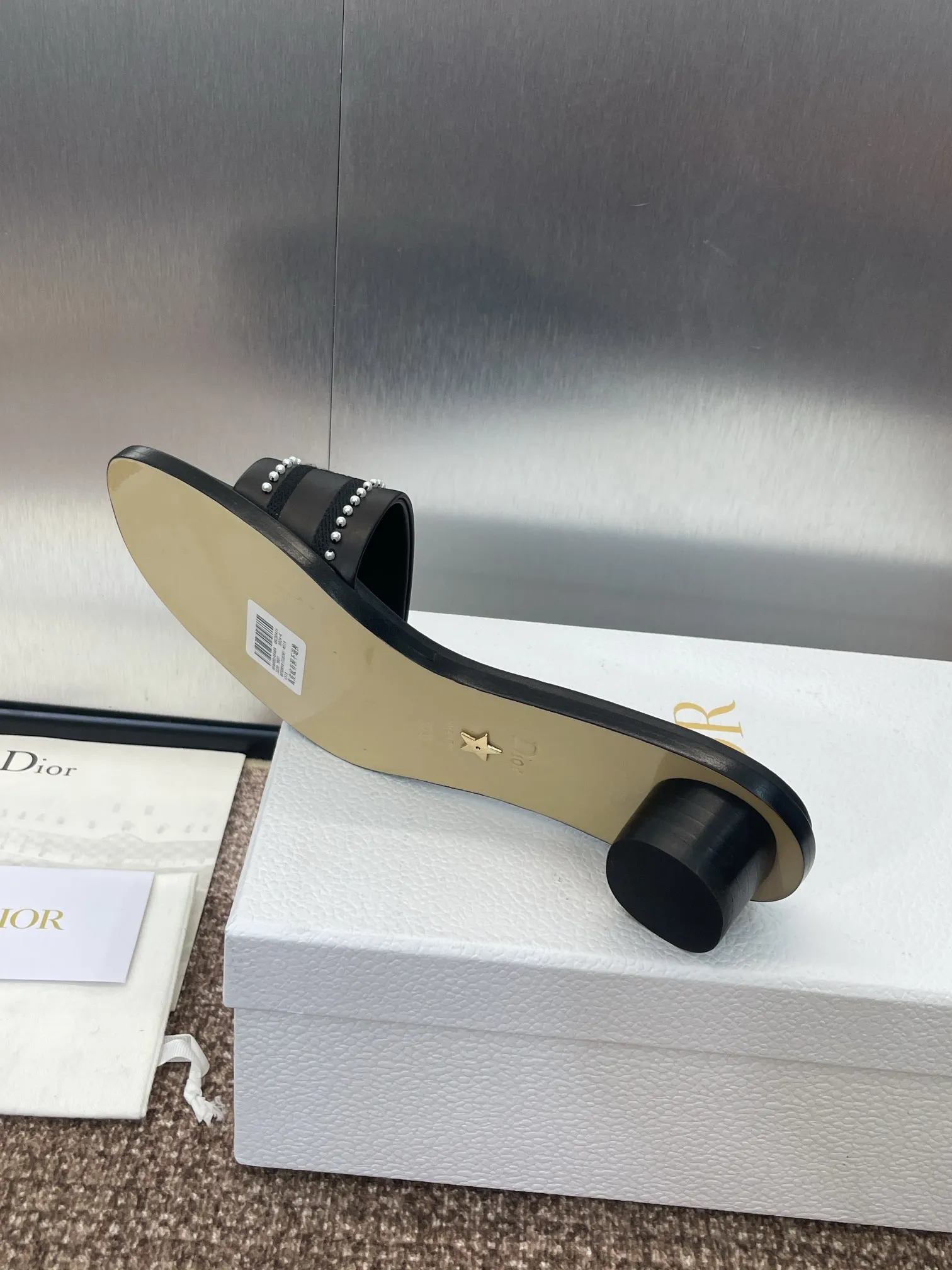 ディオール黒ビーチサンダル新作カラーマッチングパール - 画像 (10)