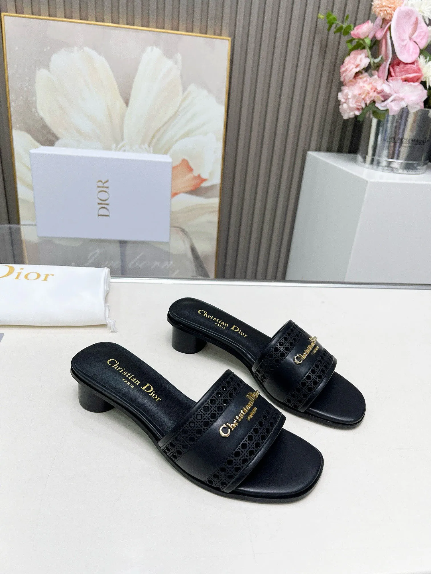 Christian Dior ブラックサンダル新作