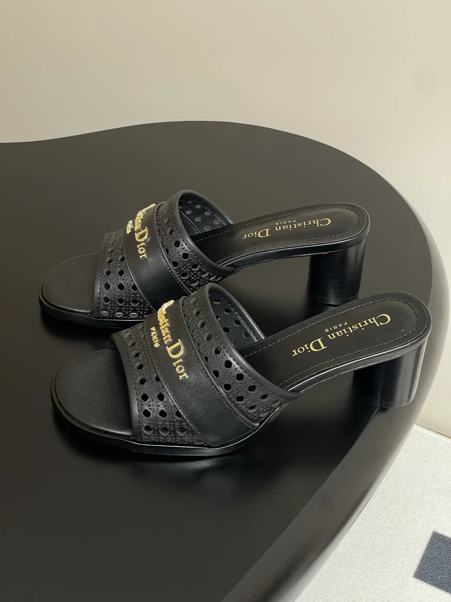 Christian Dior黒藤格纹ハイヒールサンダル新作 - 画像 (4)