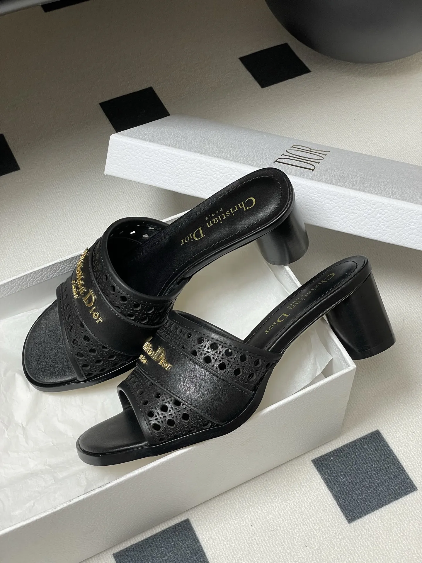 Christian Dior黒藤格纹ハイヒールサンダル新作 - 画像 (5)