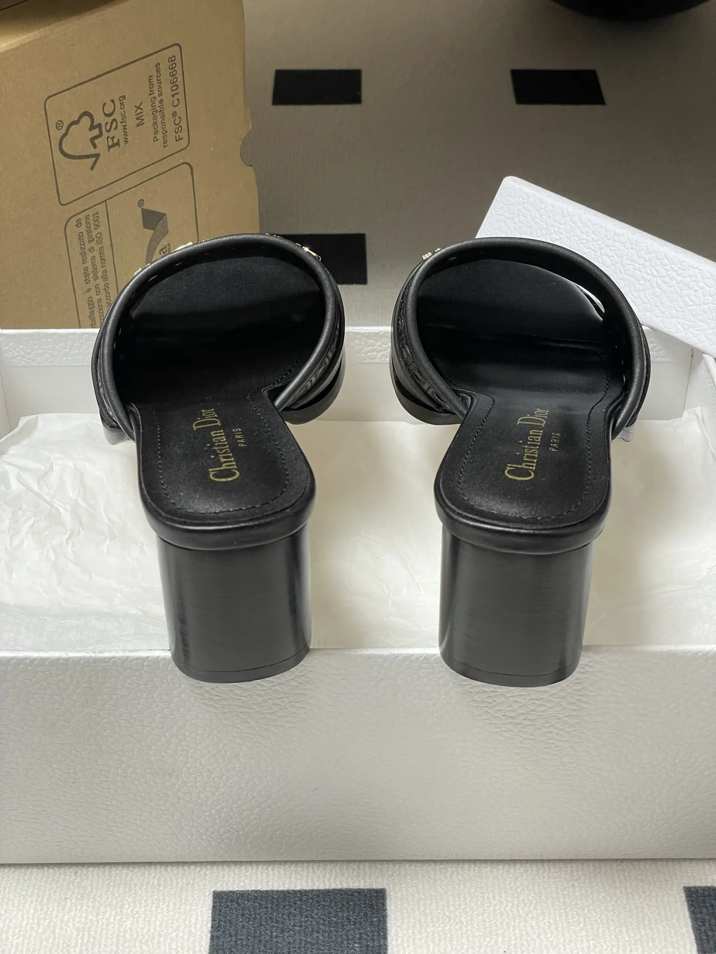 Christian Dior黒藤格纹ハイヒールサンダル新作 - 画像 (10)