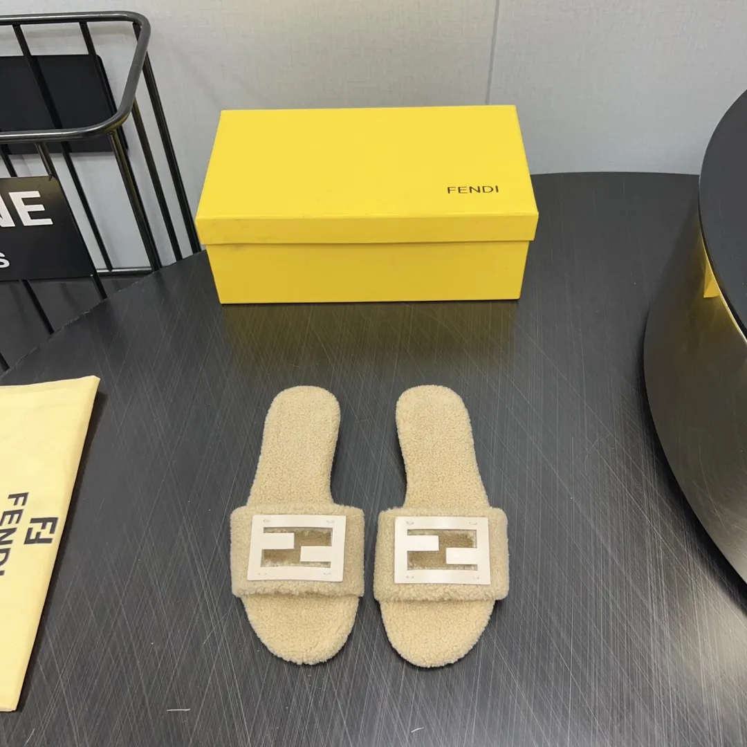 FENDI 丸い頭F扣フラットソールのウールスリッパ ベージュ