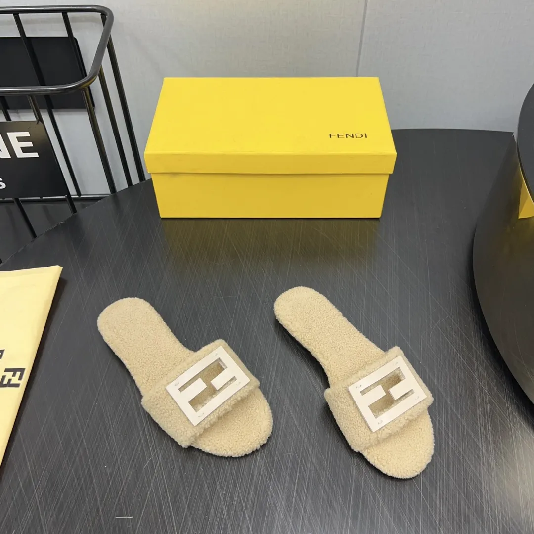 FENDI 丸い頭F扣フラットソールのウールスリッパ ベージュ - 画像 (3)