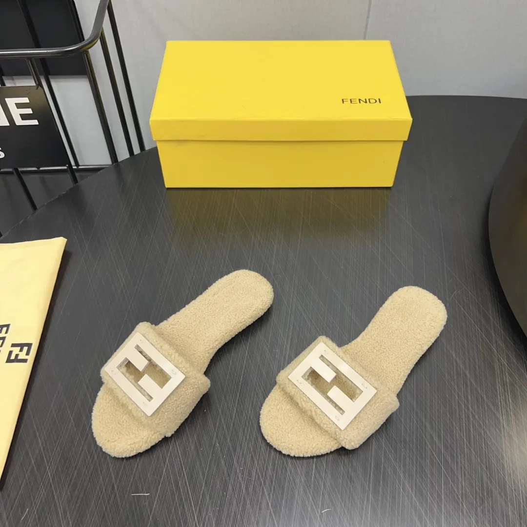 FENDI 丸い頭F扣フラットソールのウールスリッパ ベージュ - 画像 (4)