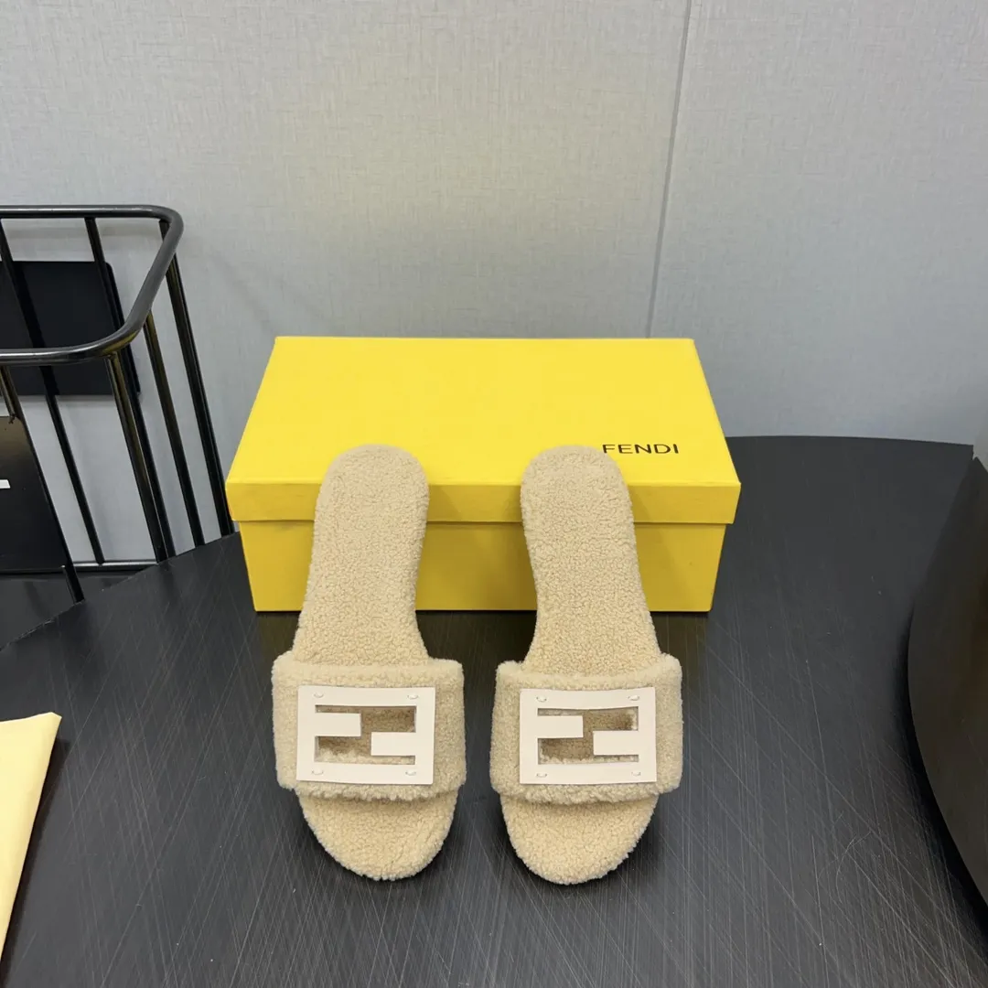 FENDI 丸い頭F扣フラットソールのウールスリッパ ベージュ - 画像 (5)