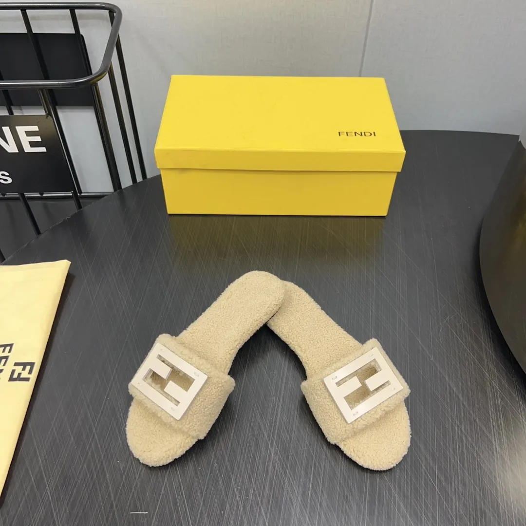 FENDI 丸い頭F扣フラットソールのウールスリッパ ベージュ - 画像 (7)
