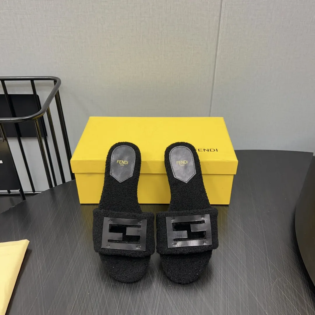 FENDI 黒 丸い頭F扣フラットソールのウールスリッパ - 画像 (5)