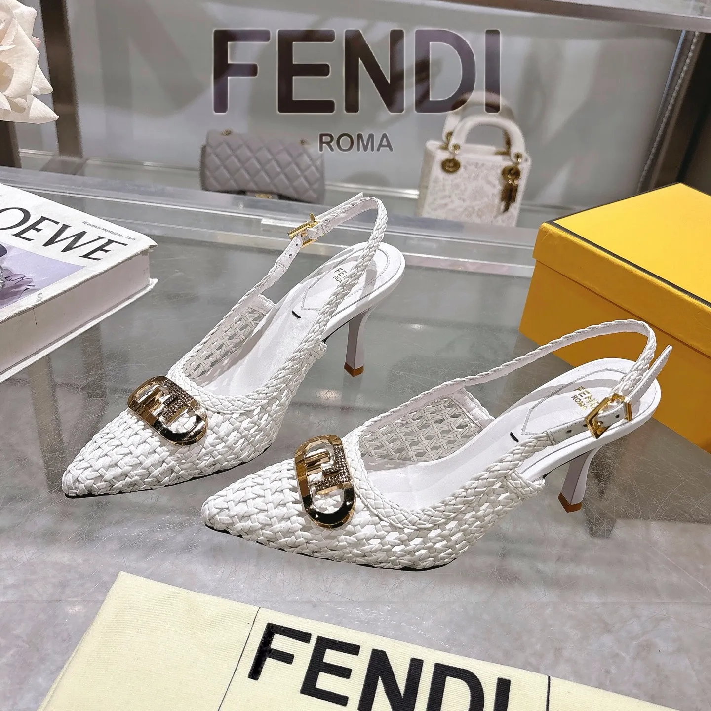 フェンディ新作白手織りハイヒールサンダル - 画像 (5)