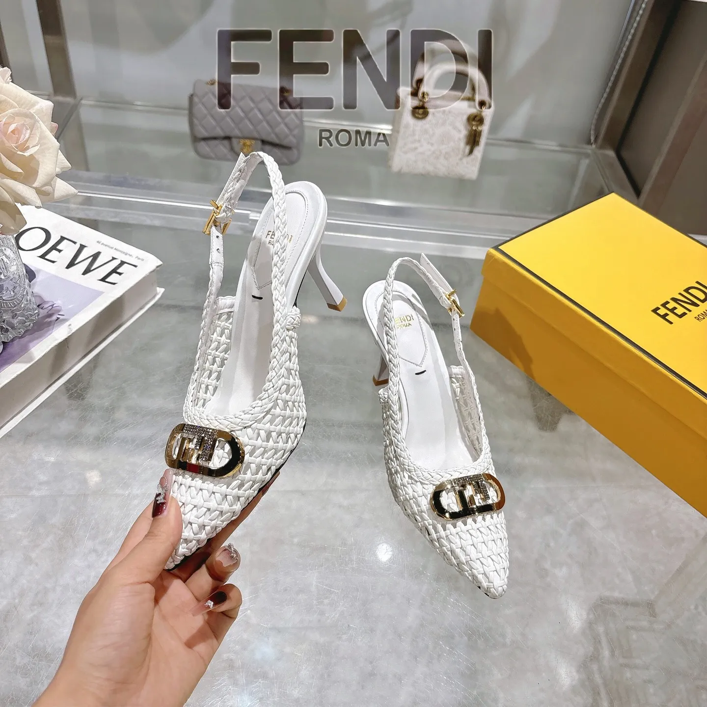 フェンディ新作白手織りハイヒールサンダル - 画像 (7)
